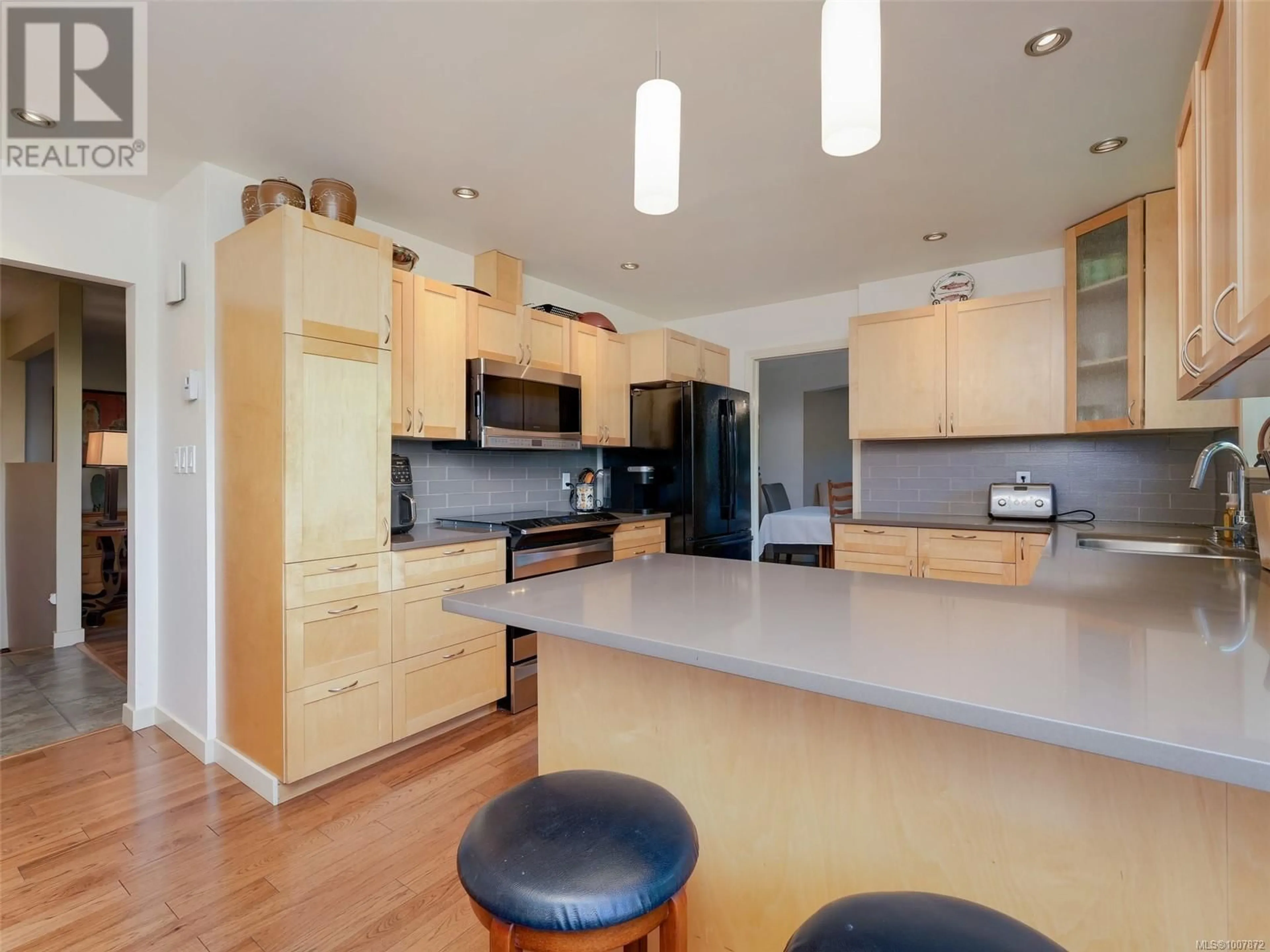 Open concept kitchen, unknown for 4234 PANORAMA DRIVE, Saanich British Columbia V8X2M7