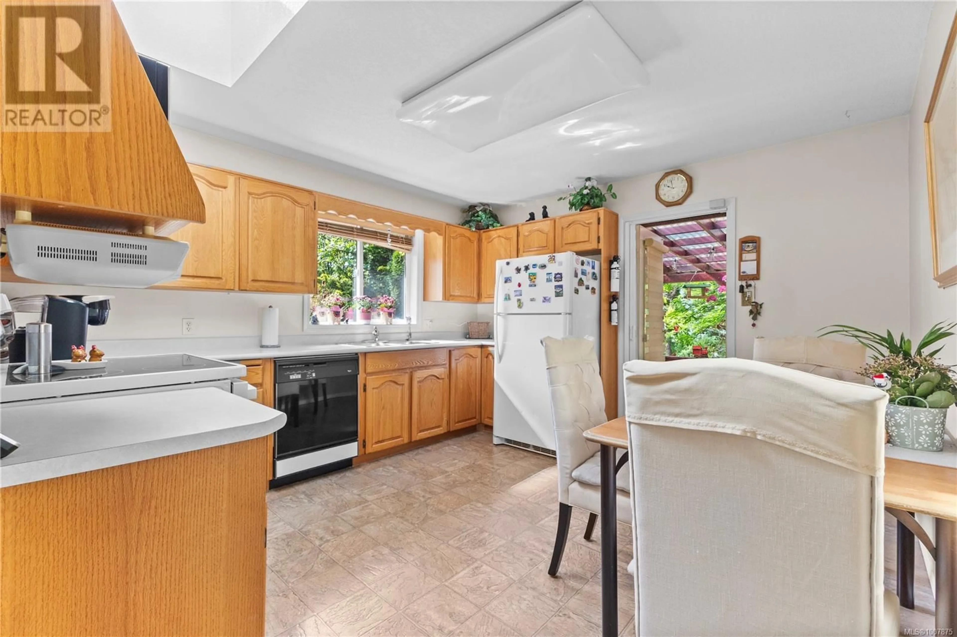 Open concept kitchen, ceramic/tile floor for 771 SASSABY PLACE, Campbell River British Columbia V9W8B2