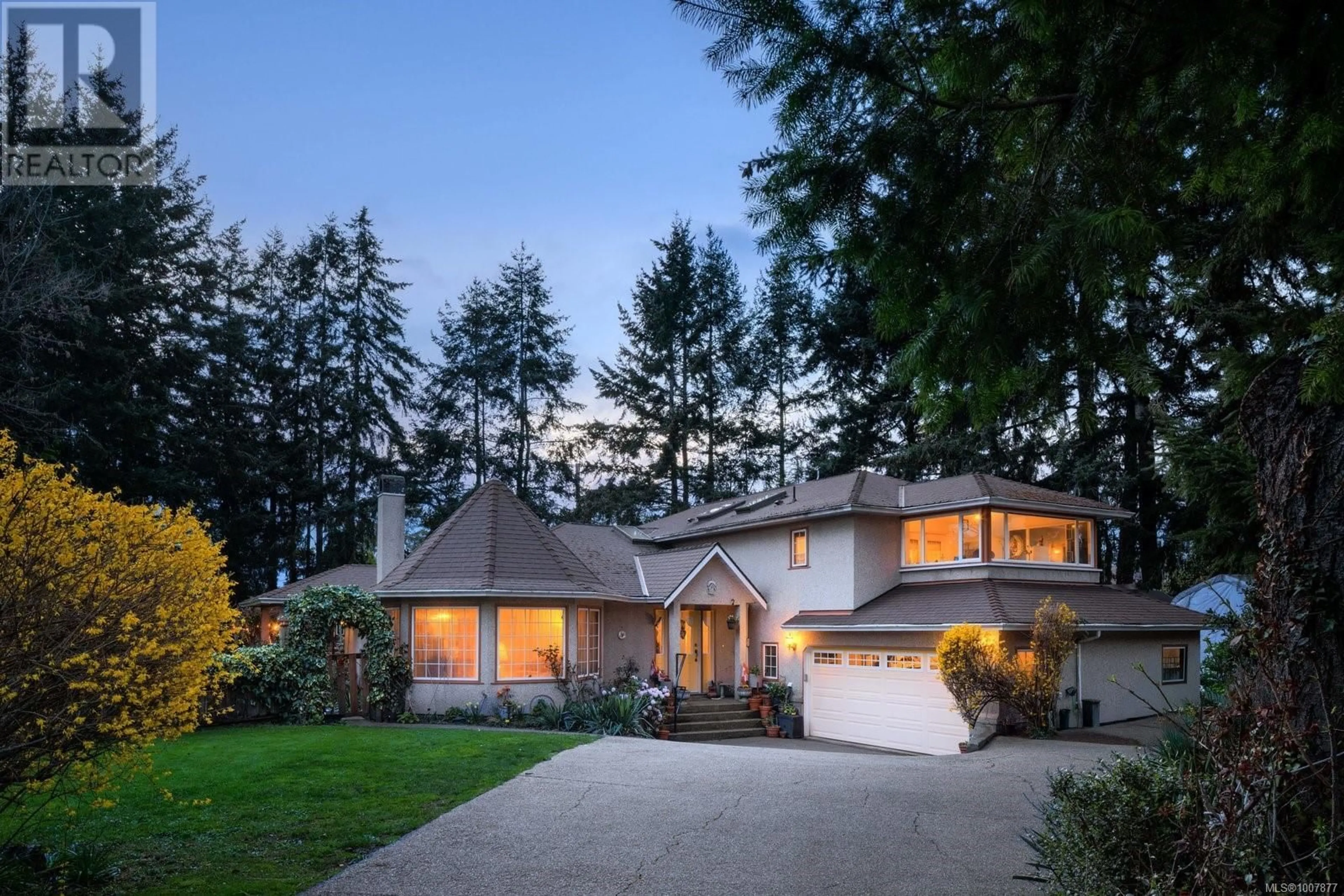Home with vinyl exterior material, street for 2832 CADBORO BAY ROAD, Oak Bay British Columbia V8R5J9