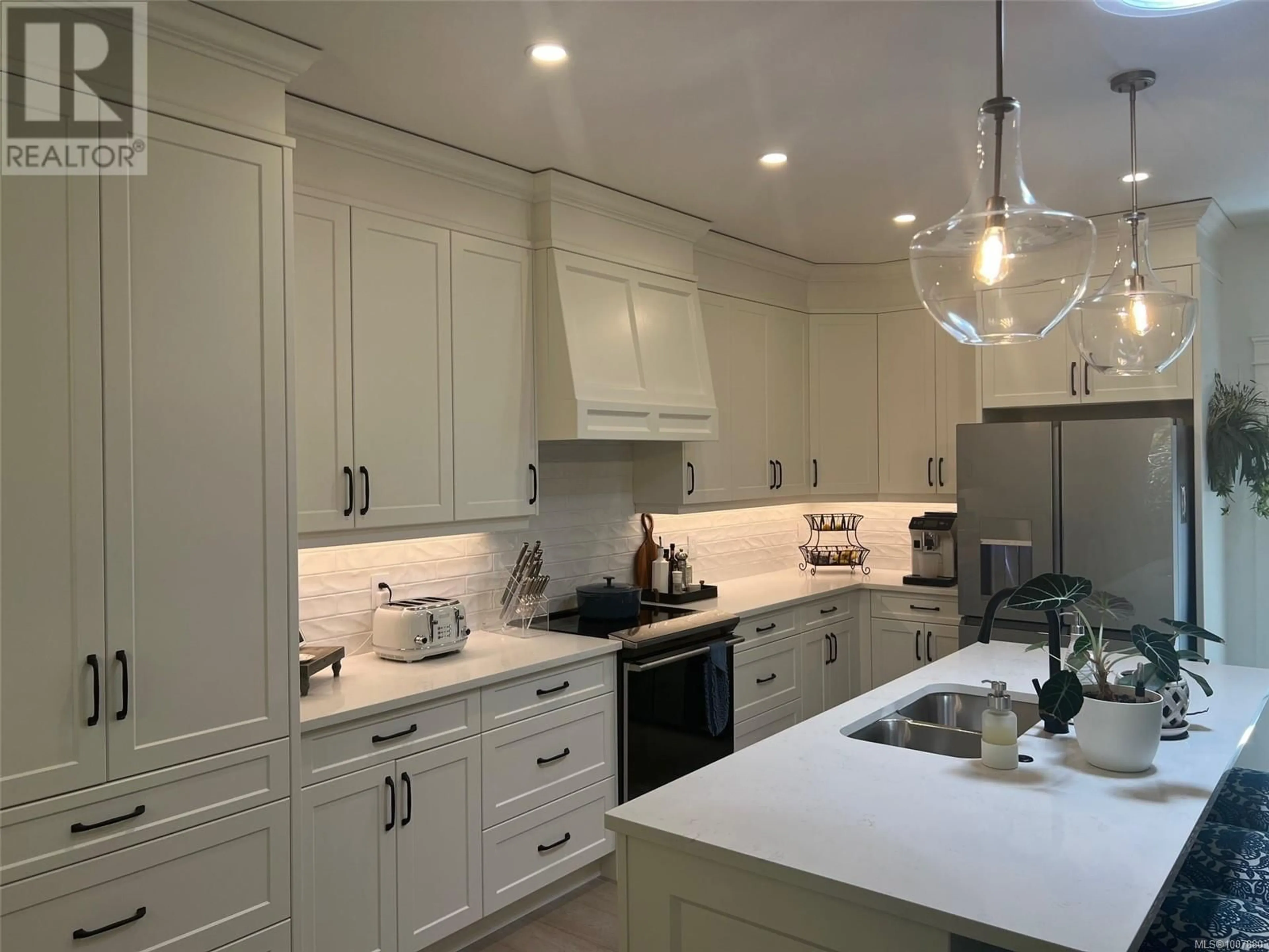 Contemporary kitchen, unknown for 2643 CROWN ISLE DRIVE, Courtenay British Columbia V9N0E4