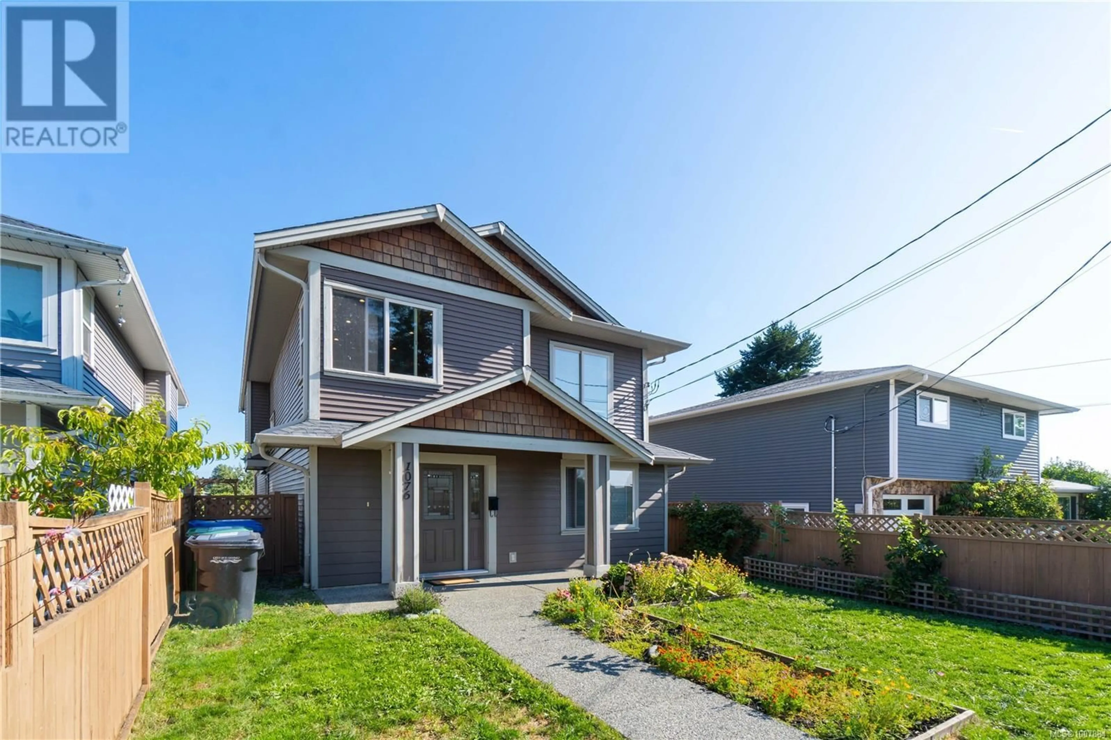 Home with vinyl exterior material, street for 1076 DUFFERIN CRESCENT, Nanaimo British Columbia V9S2B6