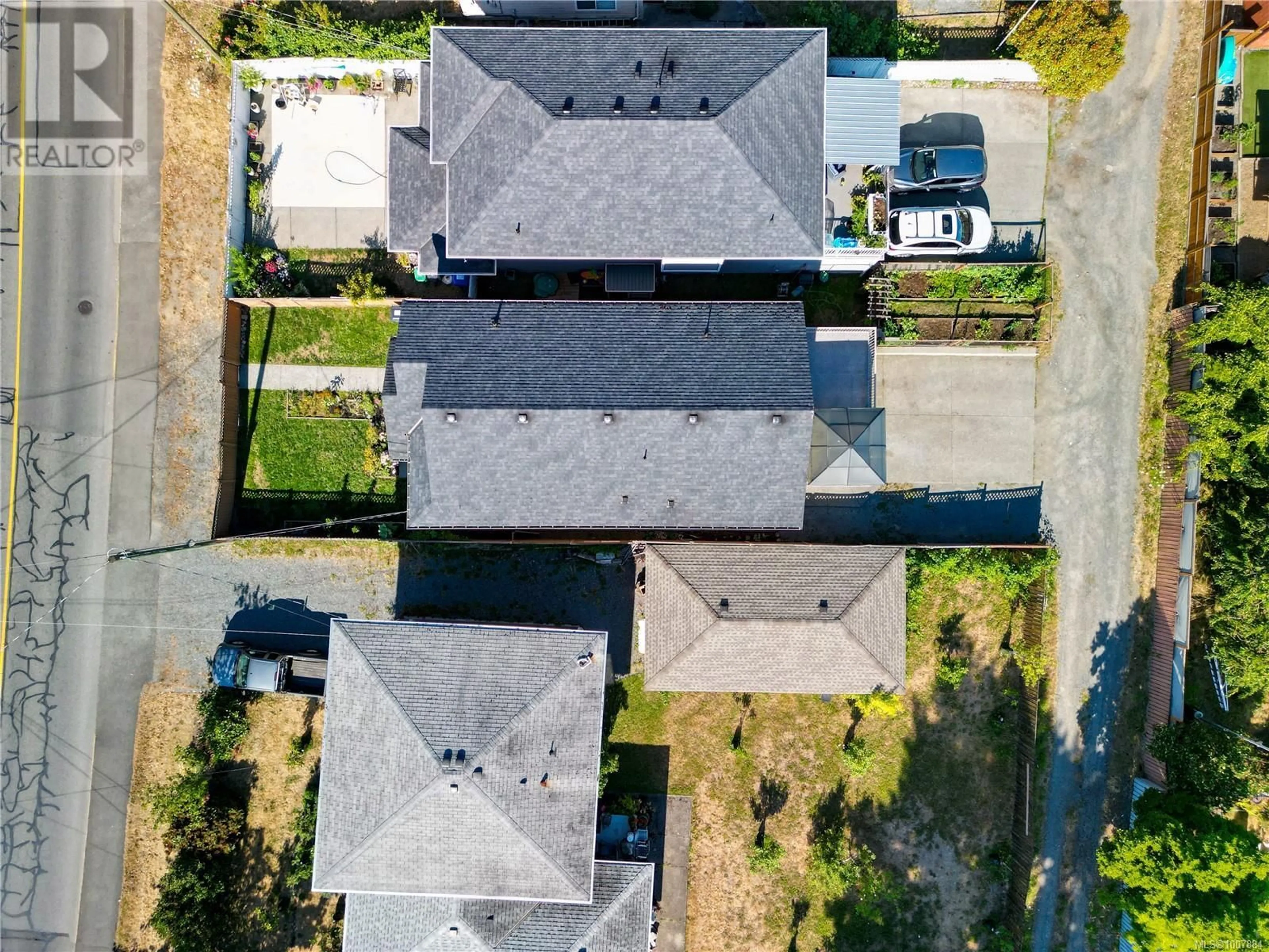 A pic from outside/outdoor area/front of a property/back of a property/a pic from drone, street for 1076 DUFFERIN CRESCENT, Nanaimo British Columbia V9S2B6