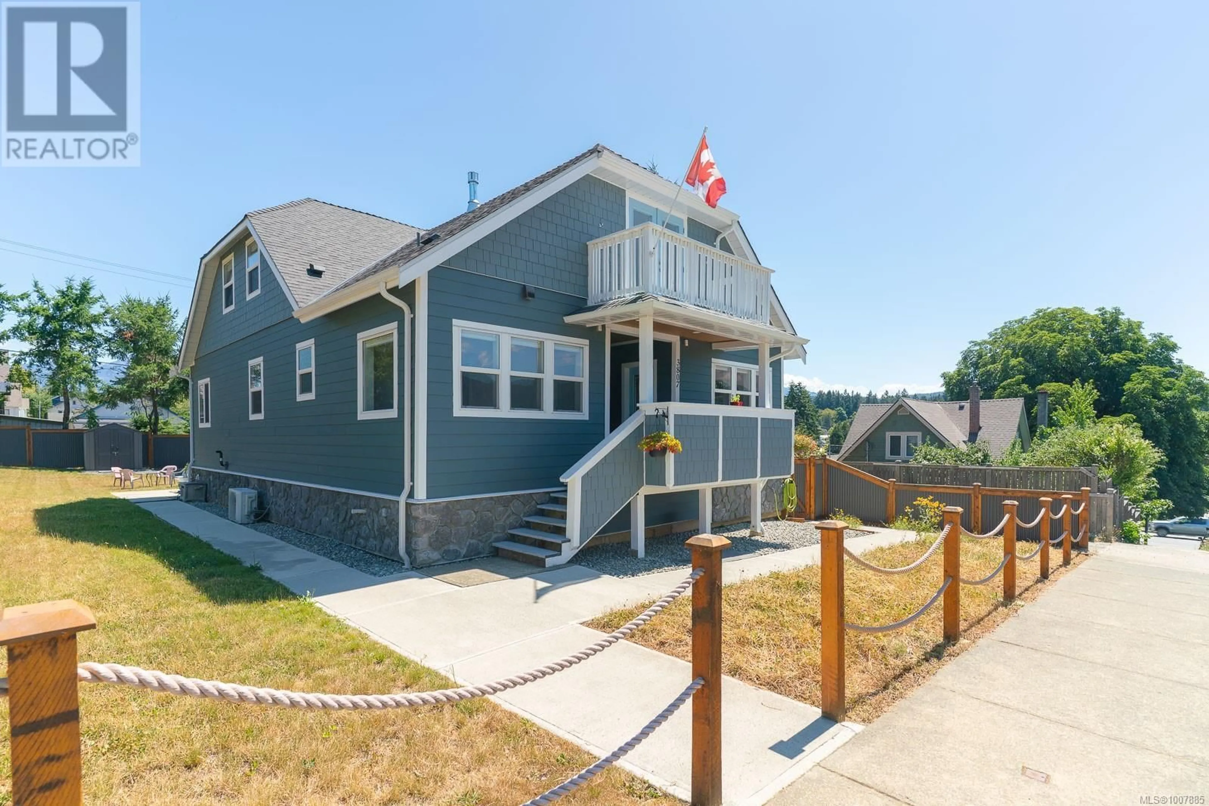 Home with vinyl exterior material, street for 3807 5TH AVENUE, Port Alberni British Columbia V9Y4K5