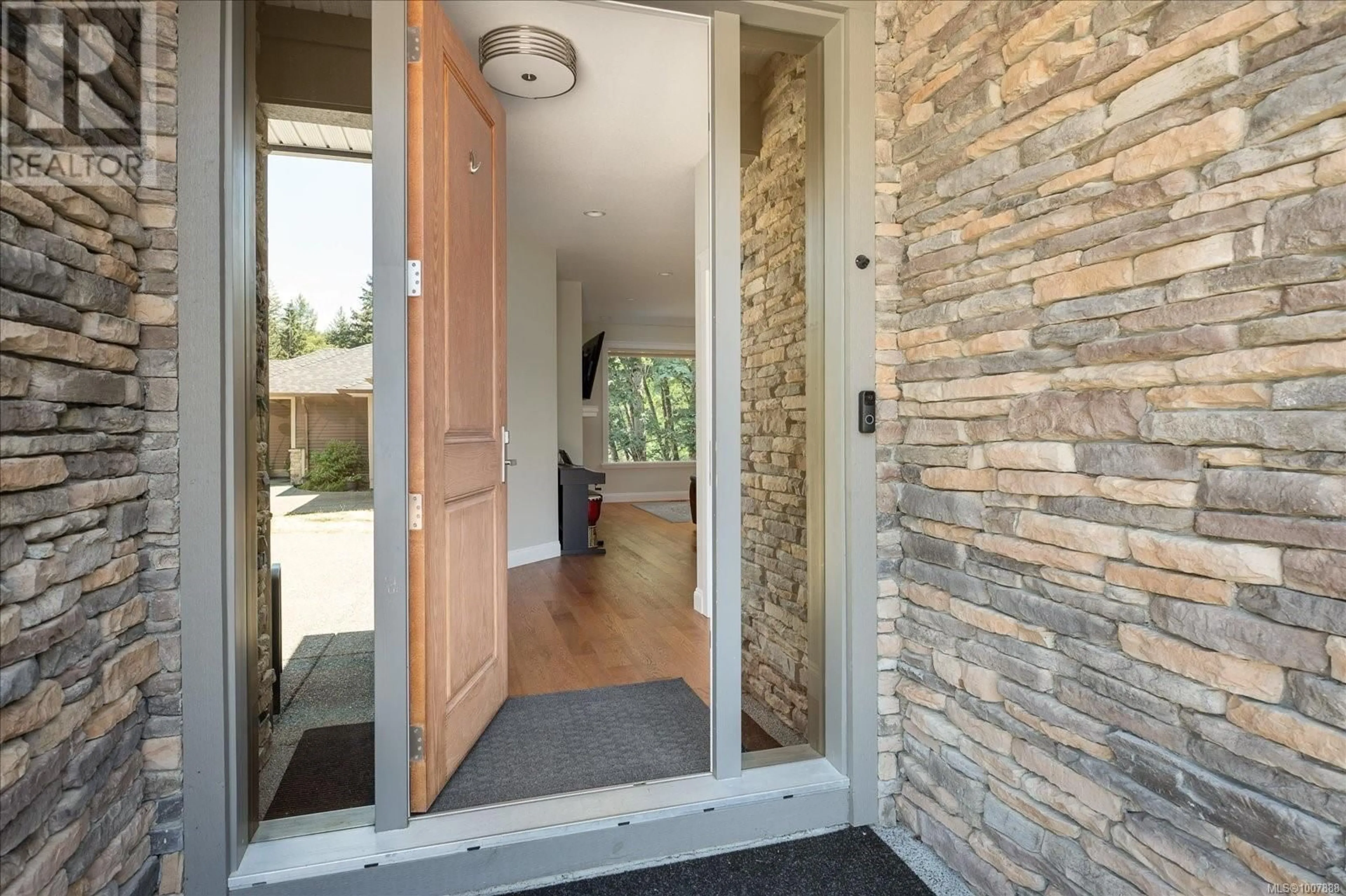 Indoor entryway for 7 - 313 HOLLAND CREEK PLACE, Ladysmith British Columbia V9G1T6