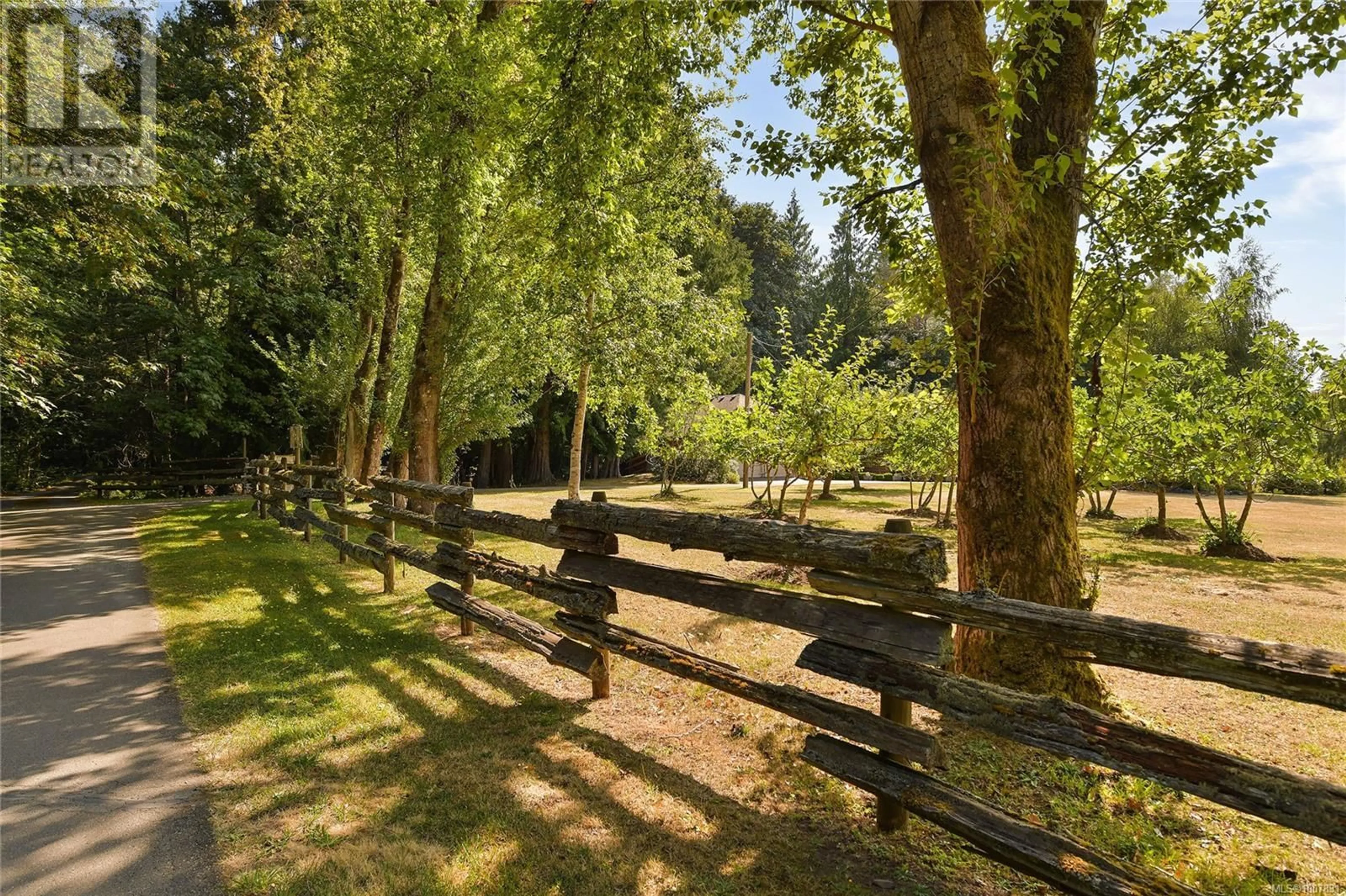 Patio, forest/trees view for 1695 CULTRA AVENUE, Central Saanich British Columbia V8M1T1