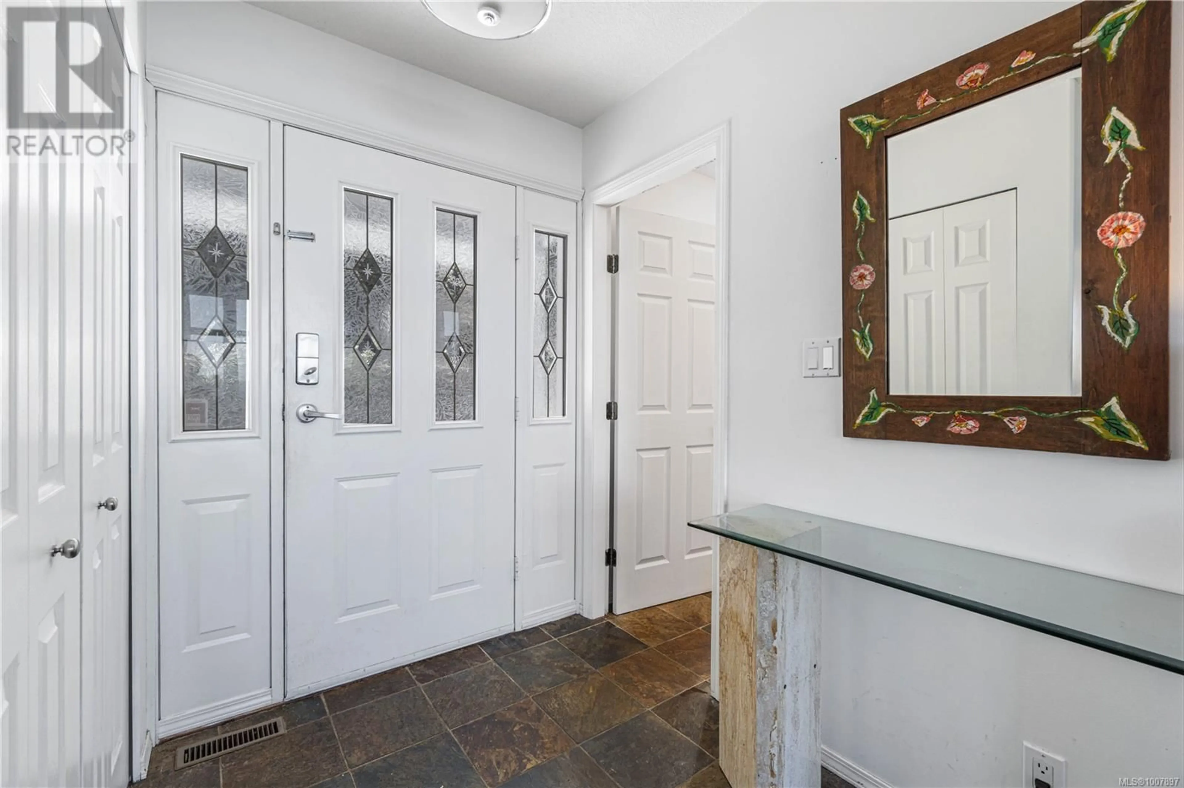 Indoor entryway for 4943 FILLINGER CRESCENT, Nanaimo British Columbia V9V1H9