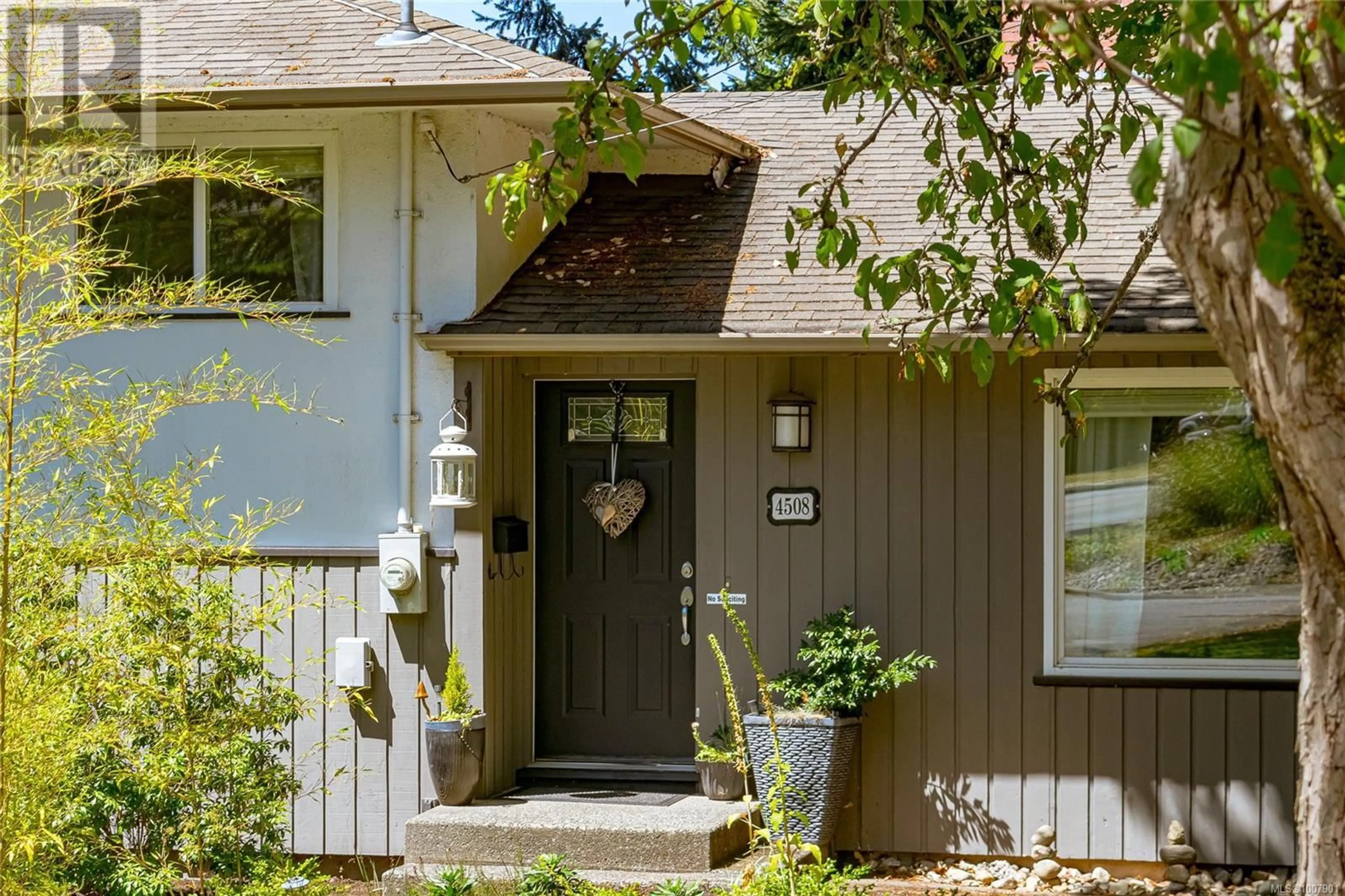 Unknown for 4508 DUART ROAD, Saanich British Columbia V8N3K2