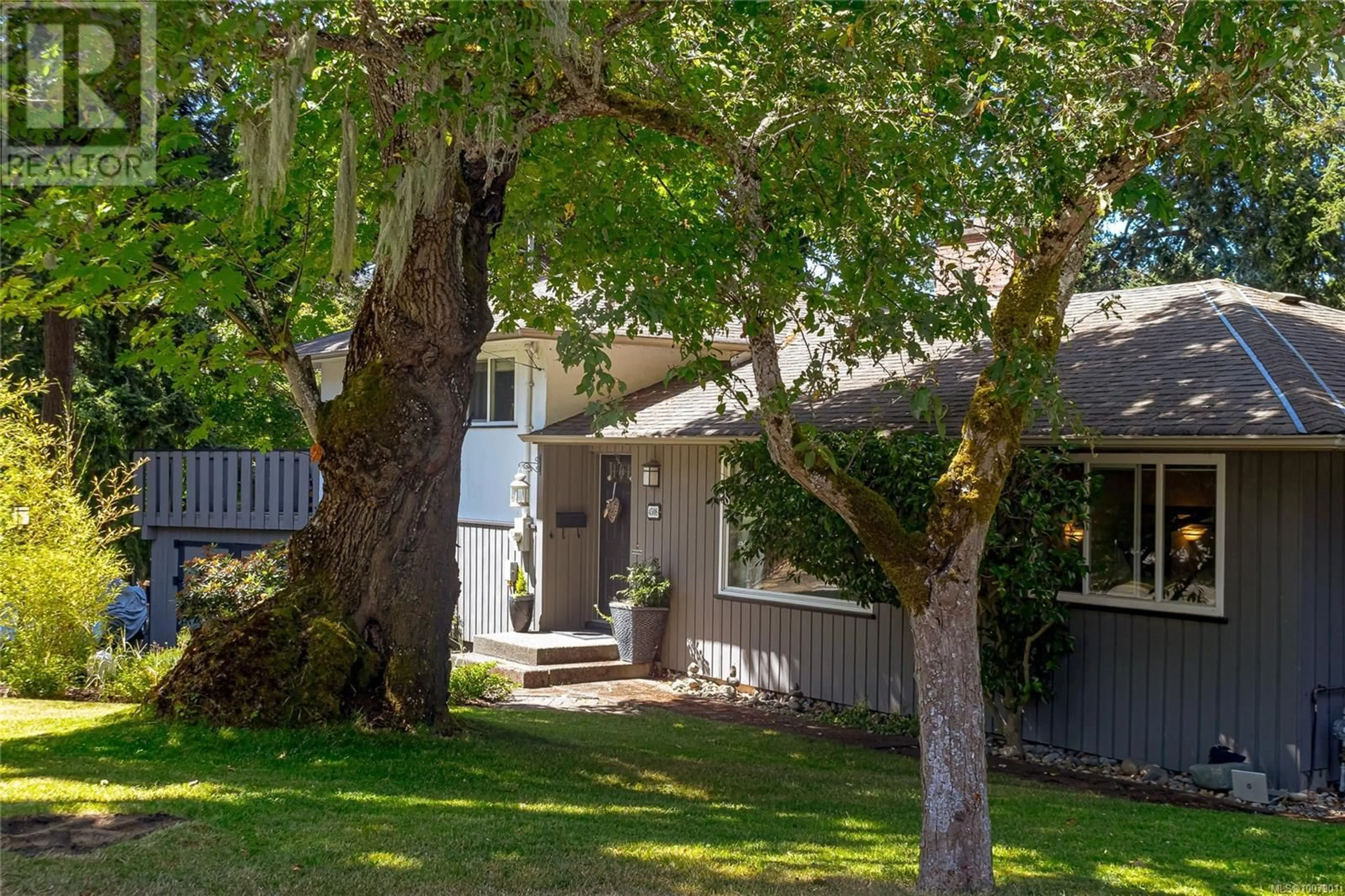 Unknown for 4508 DUART ROAD, Saanich British Columbia V8N3K2