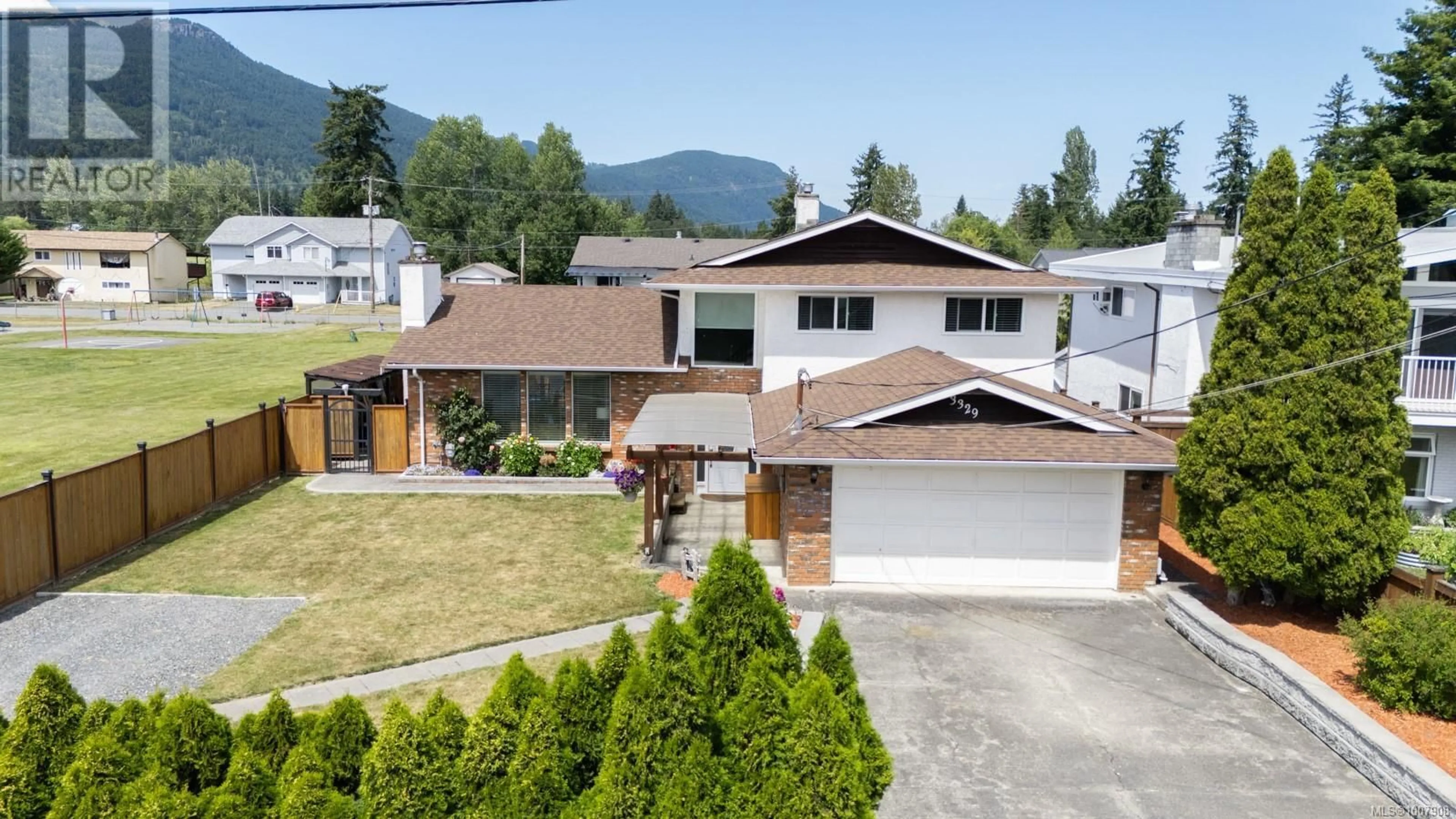 A pic from outside/outdoor area/front of a property/back of a property/a pic from drone, mountain view for 3329 PARKSIDE PLACE, Duncan British Columbia V9L4S7