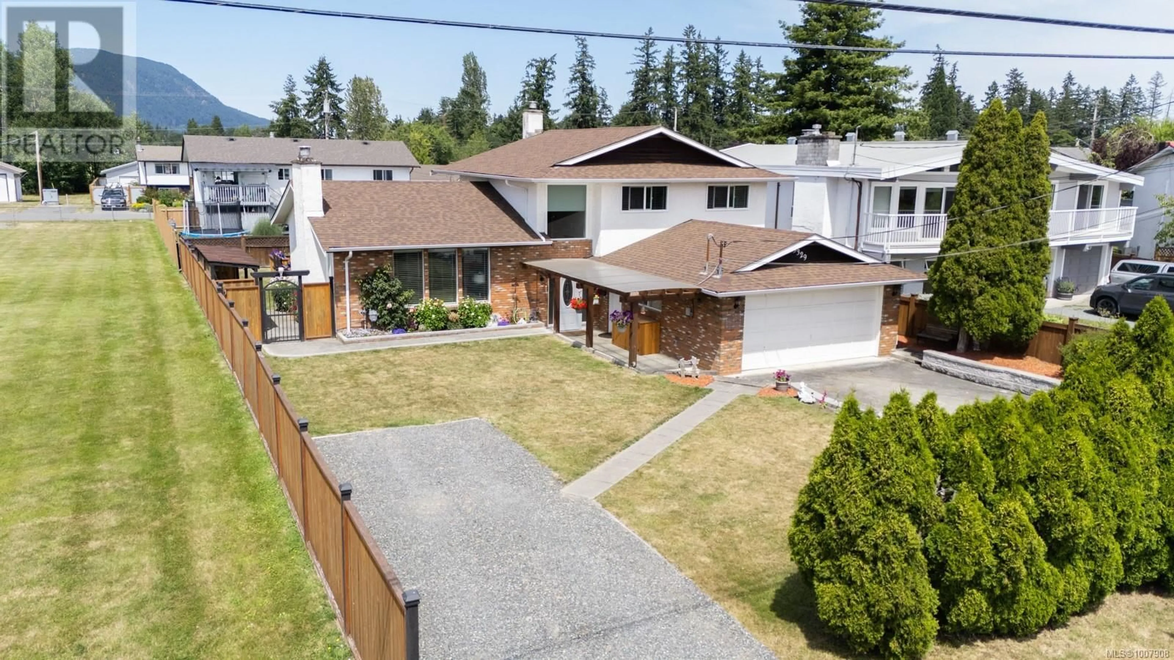 A pic from outside/outdoor area/front of a property/back of a property/a pic from drone, street for 3329 PARKSIDE PLACE, Duncan British Columbia V9L4S7