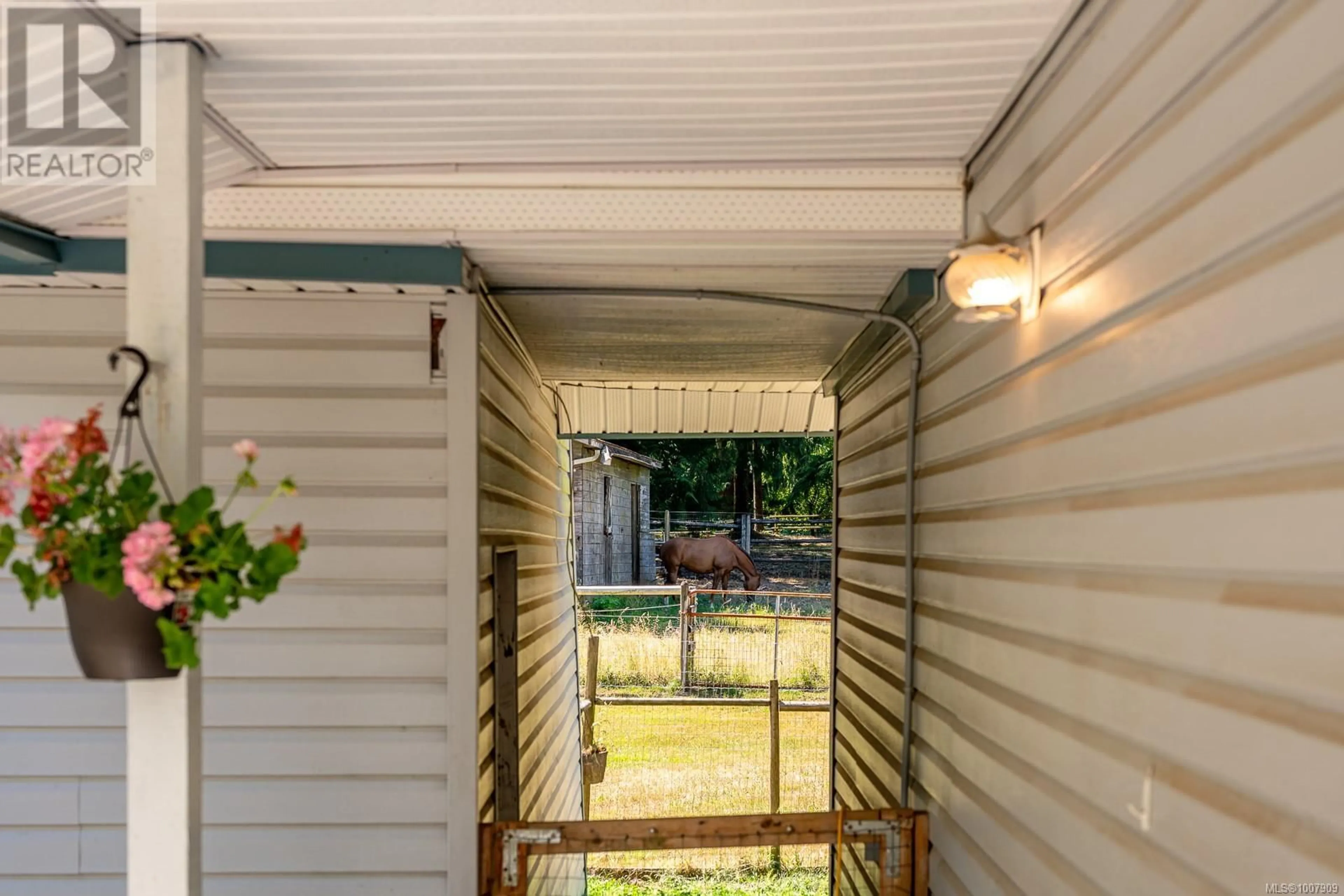 Patio, street for 2468 ENDALL ROAD, Black Creek British Columbia V0R1C0