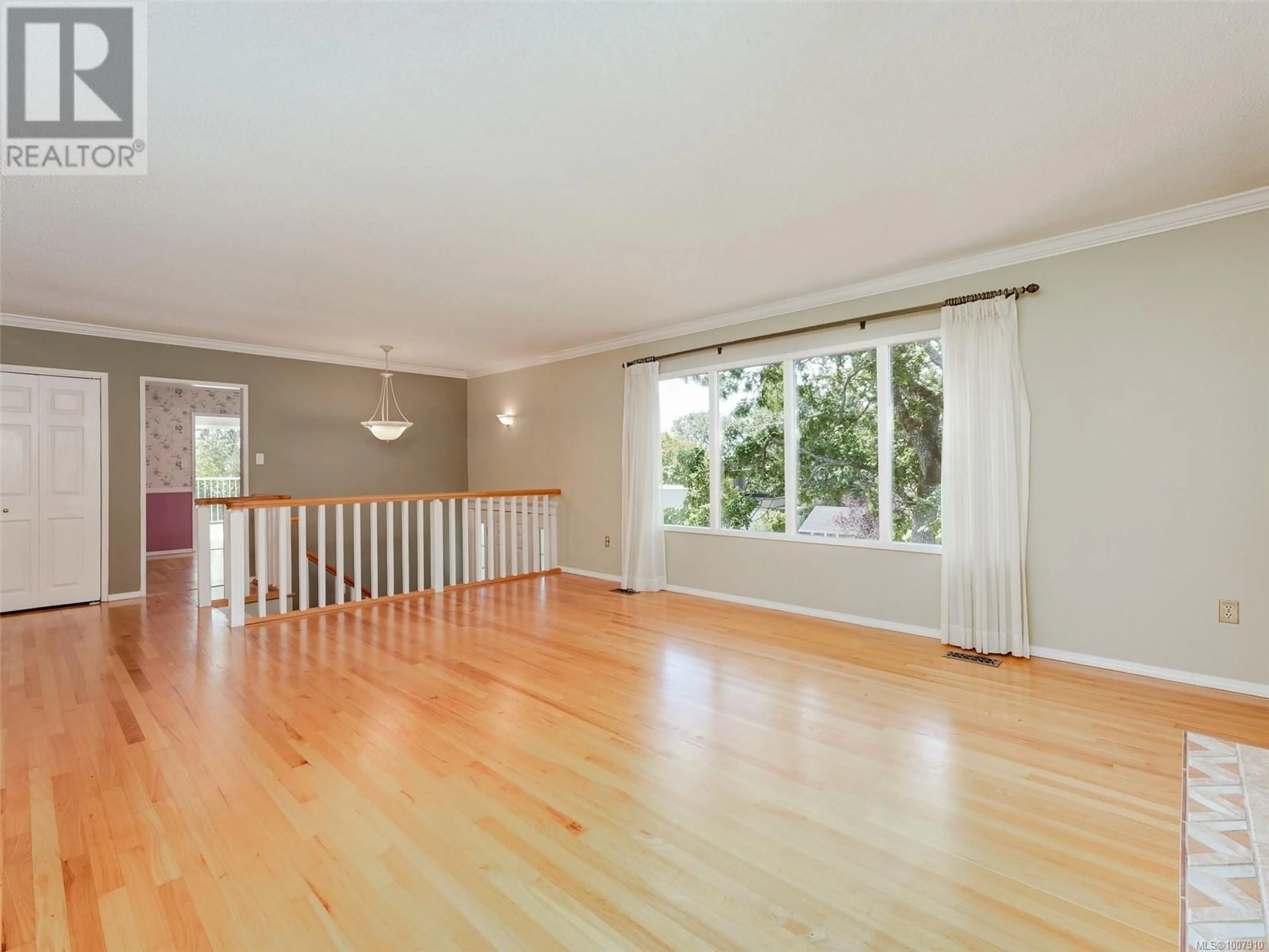 A pic of a room for 1470 BANFF PLACE, Saanich British Columbia V8P2E8