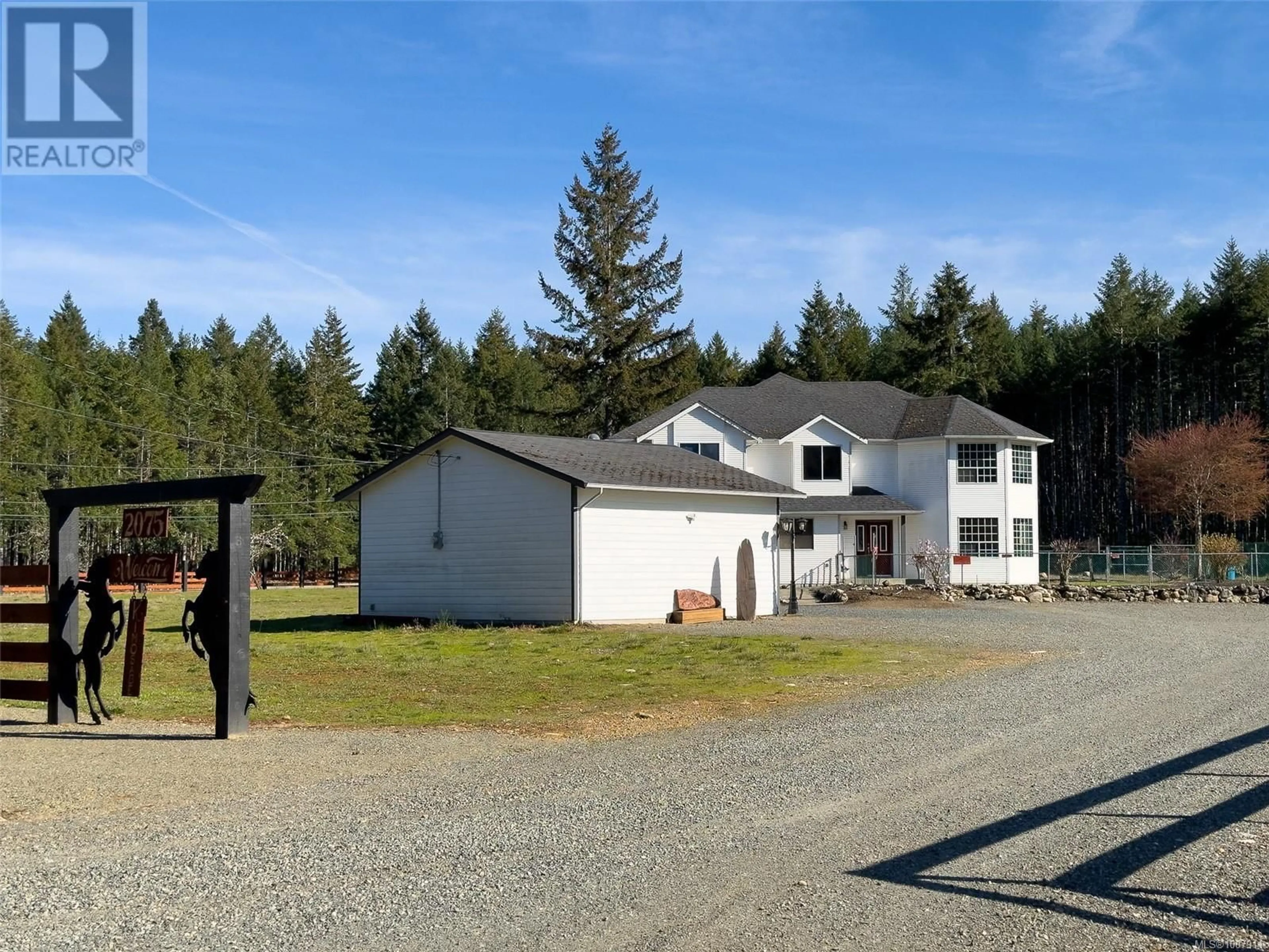 A pic from outside/outdoor area/front of a property/back of a property/a pic from drone, unknown for 2075 PARKWAY PLACE, Errington British Columbia V0R1V0