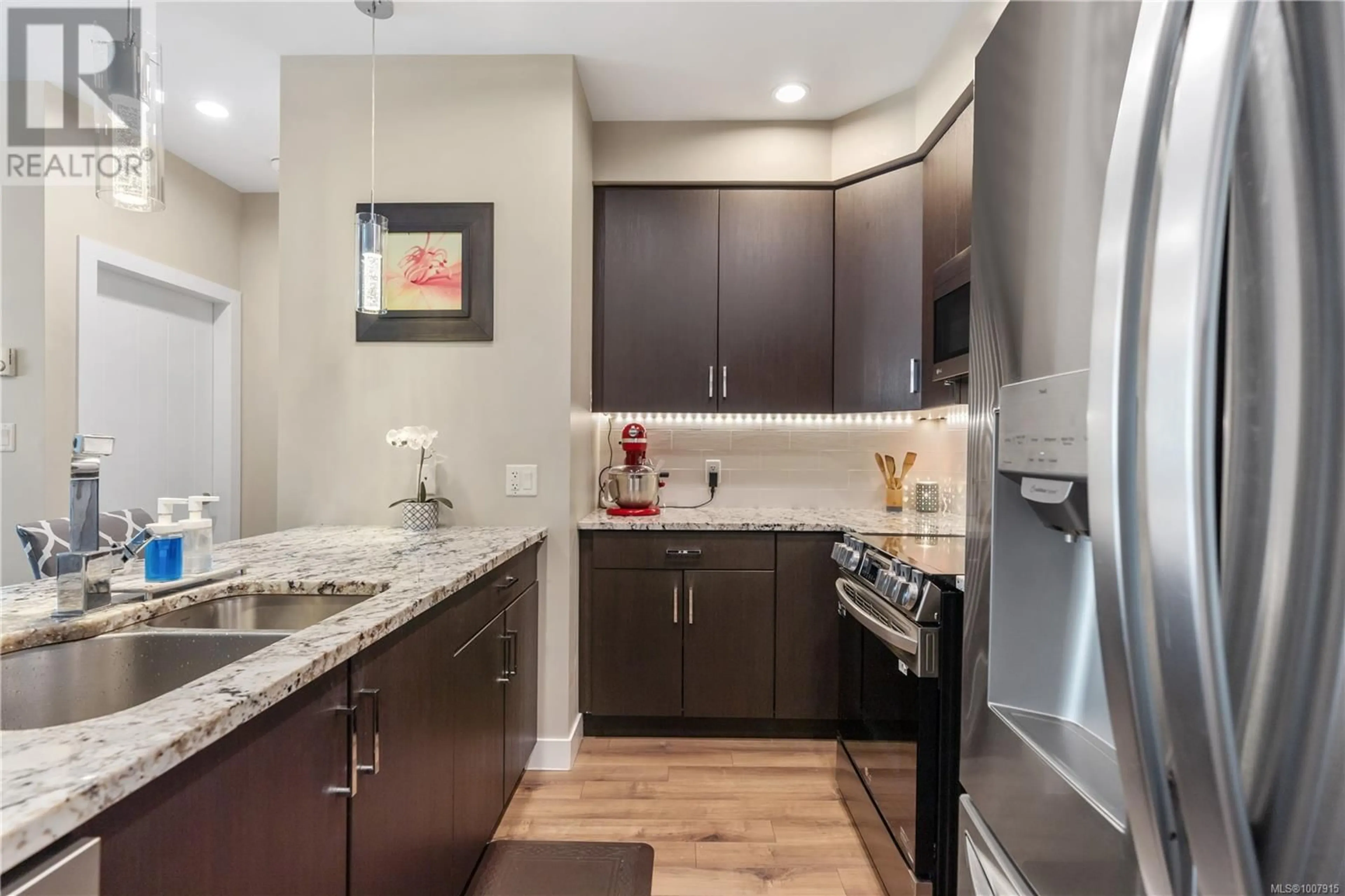 Open concept kitchen, ceramic/tile floor for 313 - 2655 SOOKE ROAD, Langford British Columbia V9B1Y3