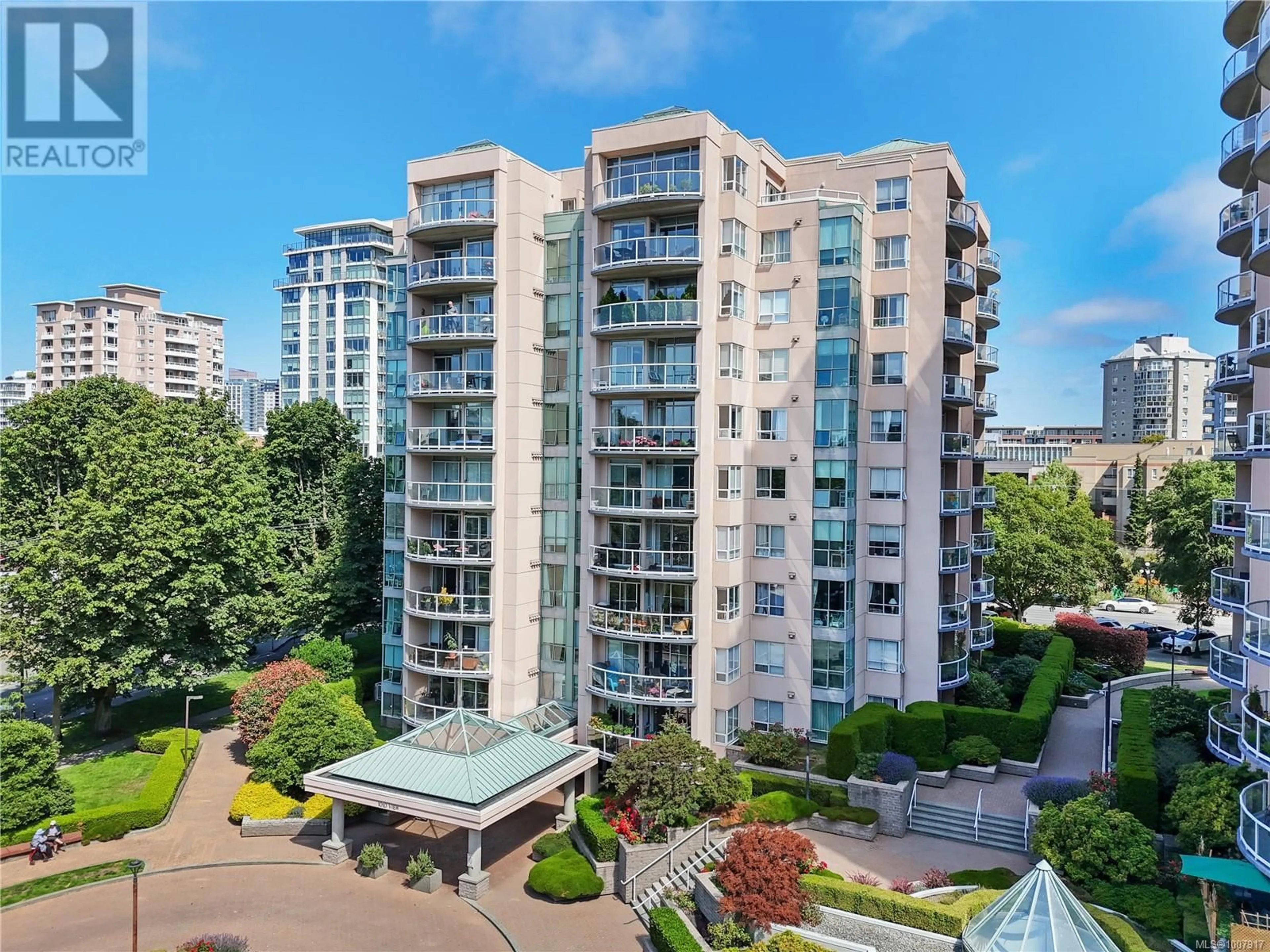A pic from outside/outdoor area/front of a property/back of a property/a pic from drone, city buildings view from balcony for 1005 - 1010 VIEW STREET, Victoria British Columbia V8V4Y3