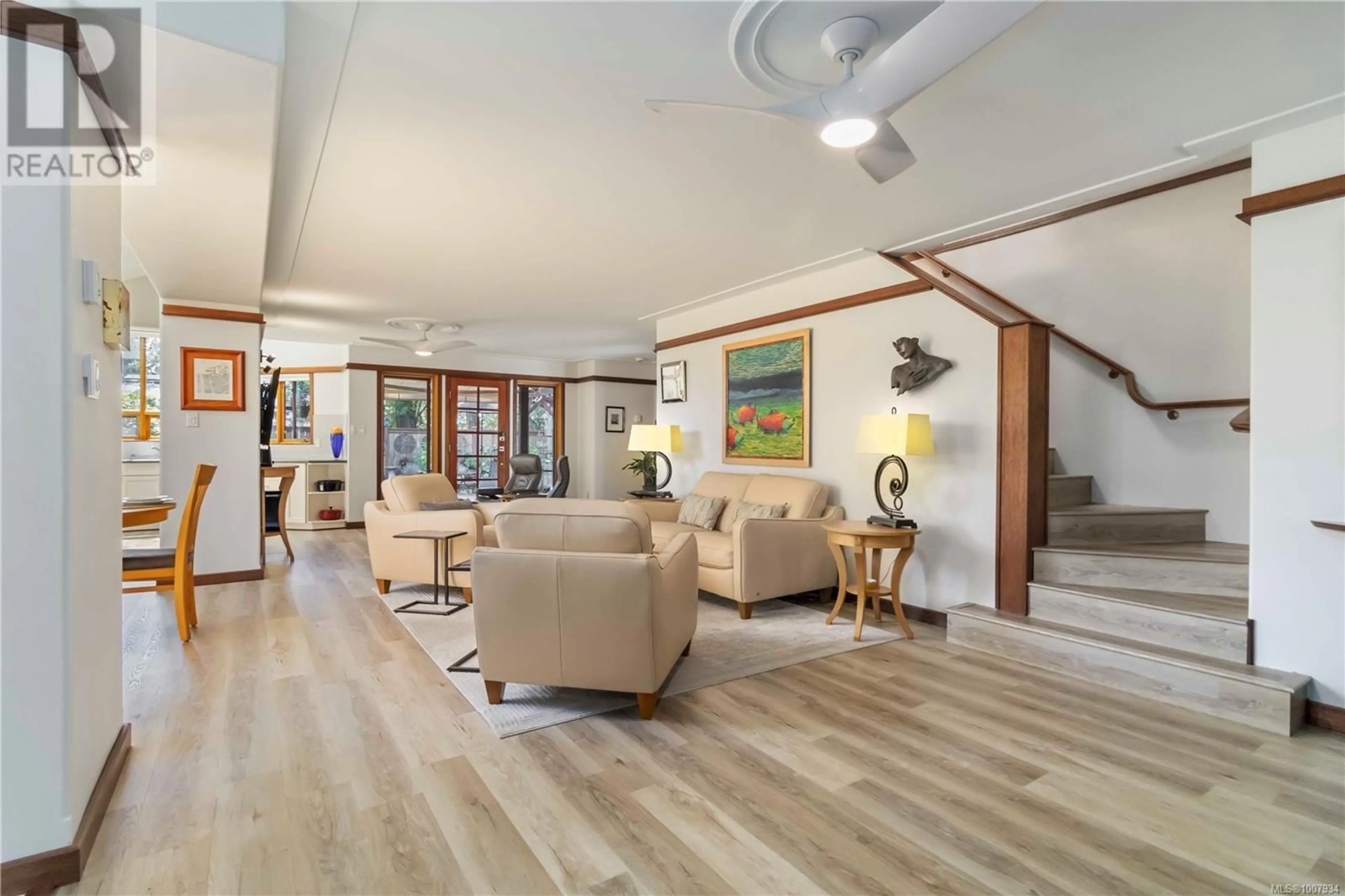 Lobby for 10937 MADRONA DRIVE, North Saanich British Columbia V8L5P2
