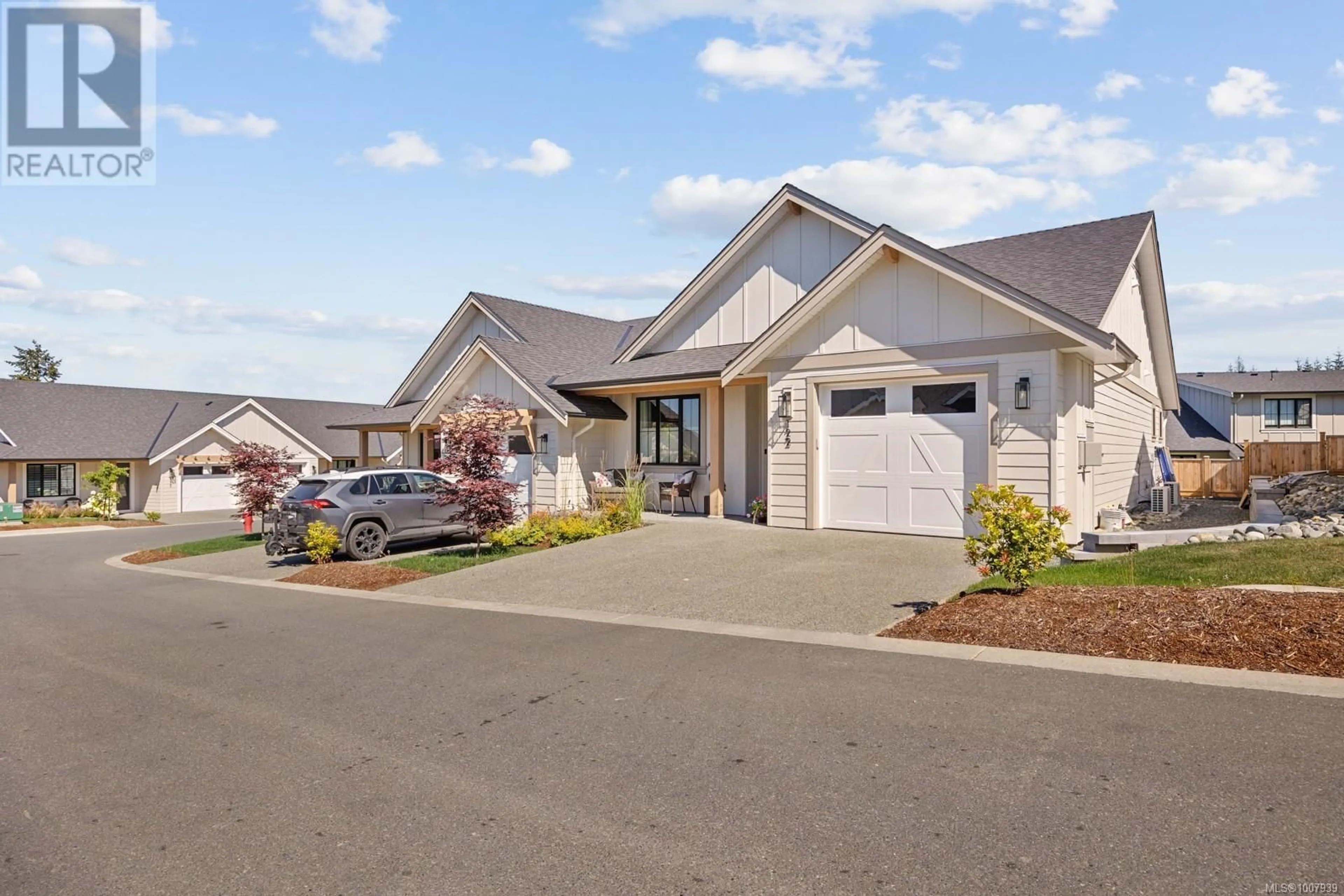Home with vinyl exterior material, street for 122 - 4098 BUCKSTONE ROAD, Courtenay British Columbia V9N0H2