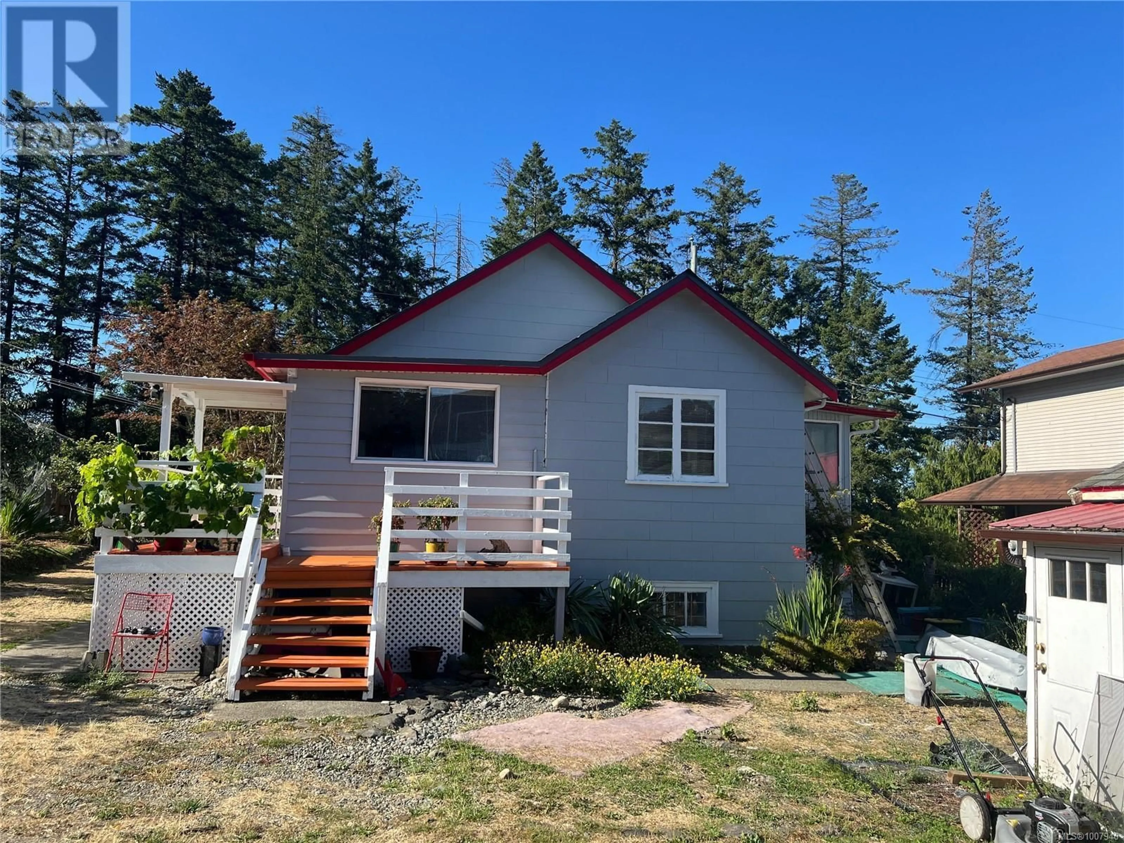 A pic from outside/outdoor area/front of a property/back of a property/a pic from drone, unknown for 1558 CHAPLIN STREET, Crofton British Columbia V0R1R0