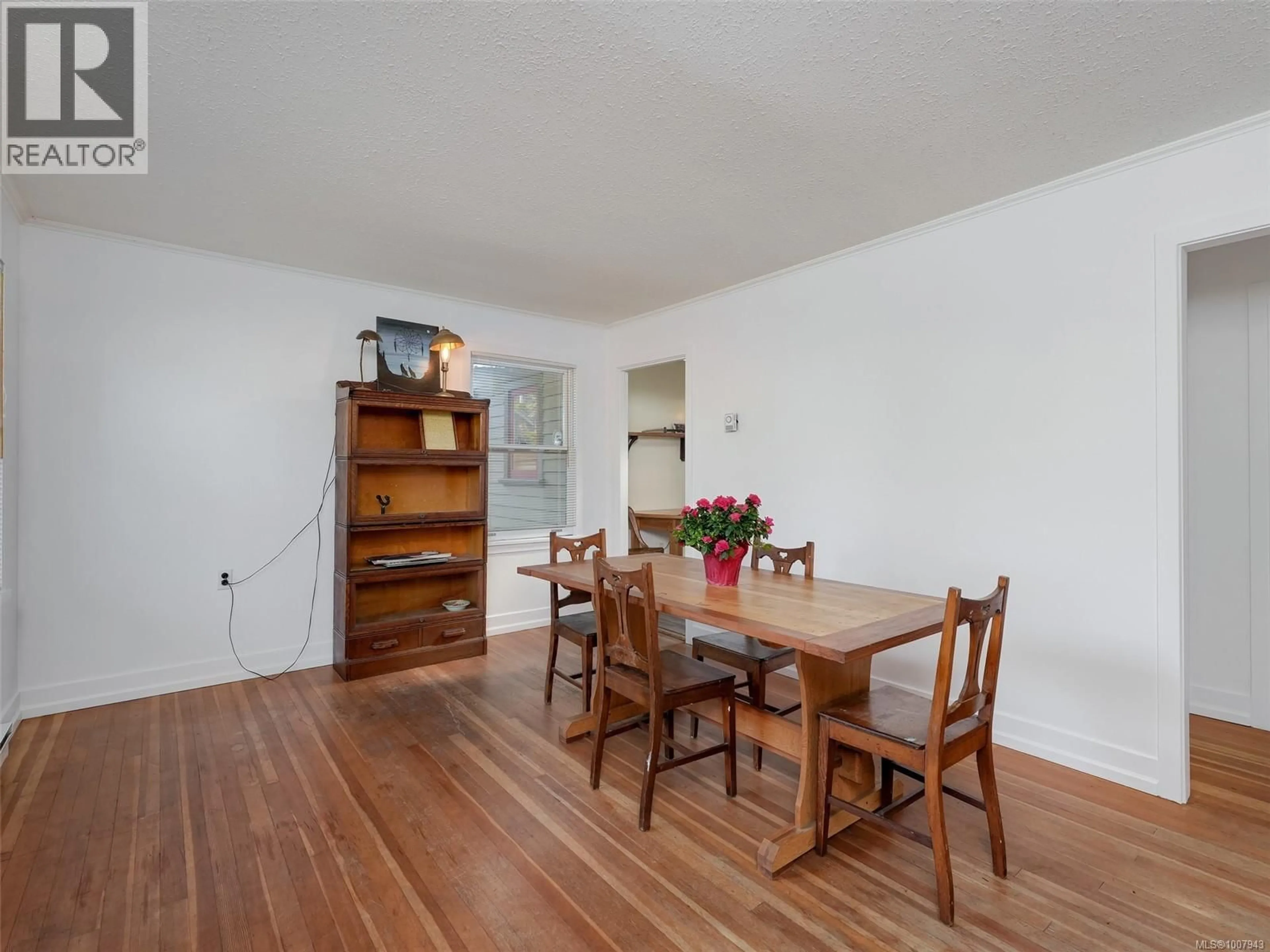 Dining room, wood/laminate floor for 927 DUNSMUIR ROAD, Esquimalt British Columbia V9A5C4