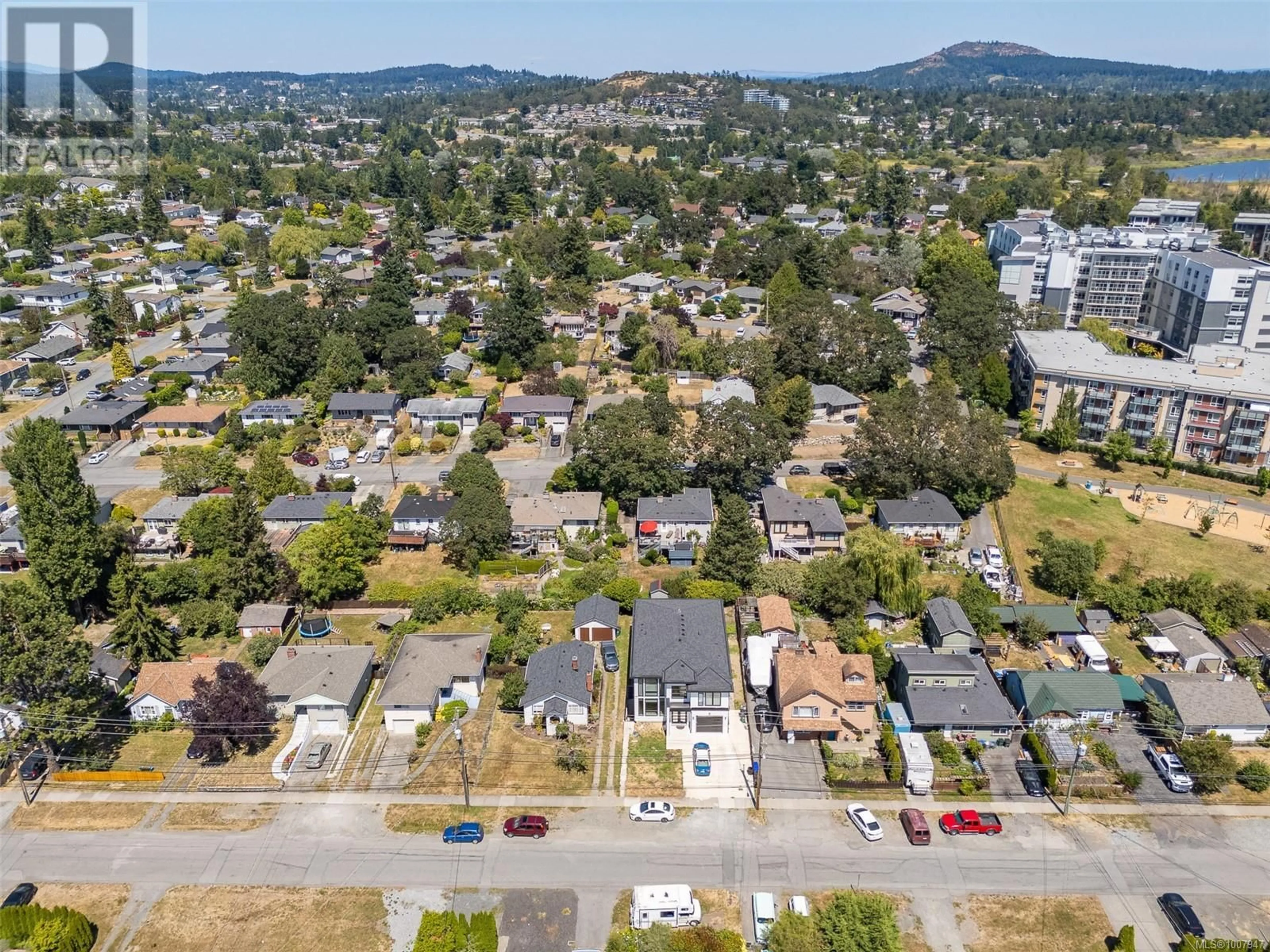 A pic from outside/outdoor area/front of a property/back of a property/a pic from drone, mountain view for 146 CADILLAC AVENUE, Saanich British Columbia V8Z1T6