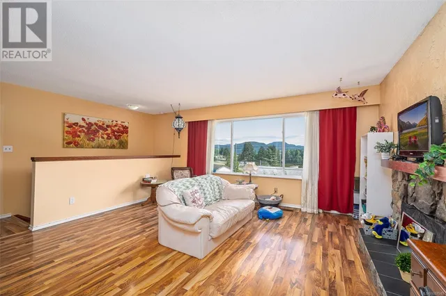 540 MACMILLAN DRIVE, Sayward 5