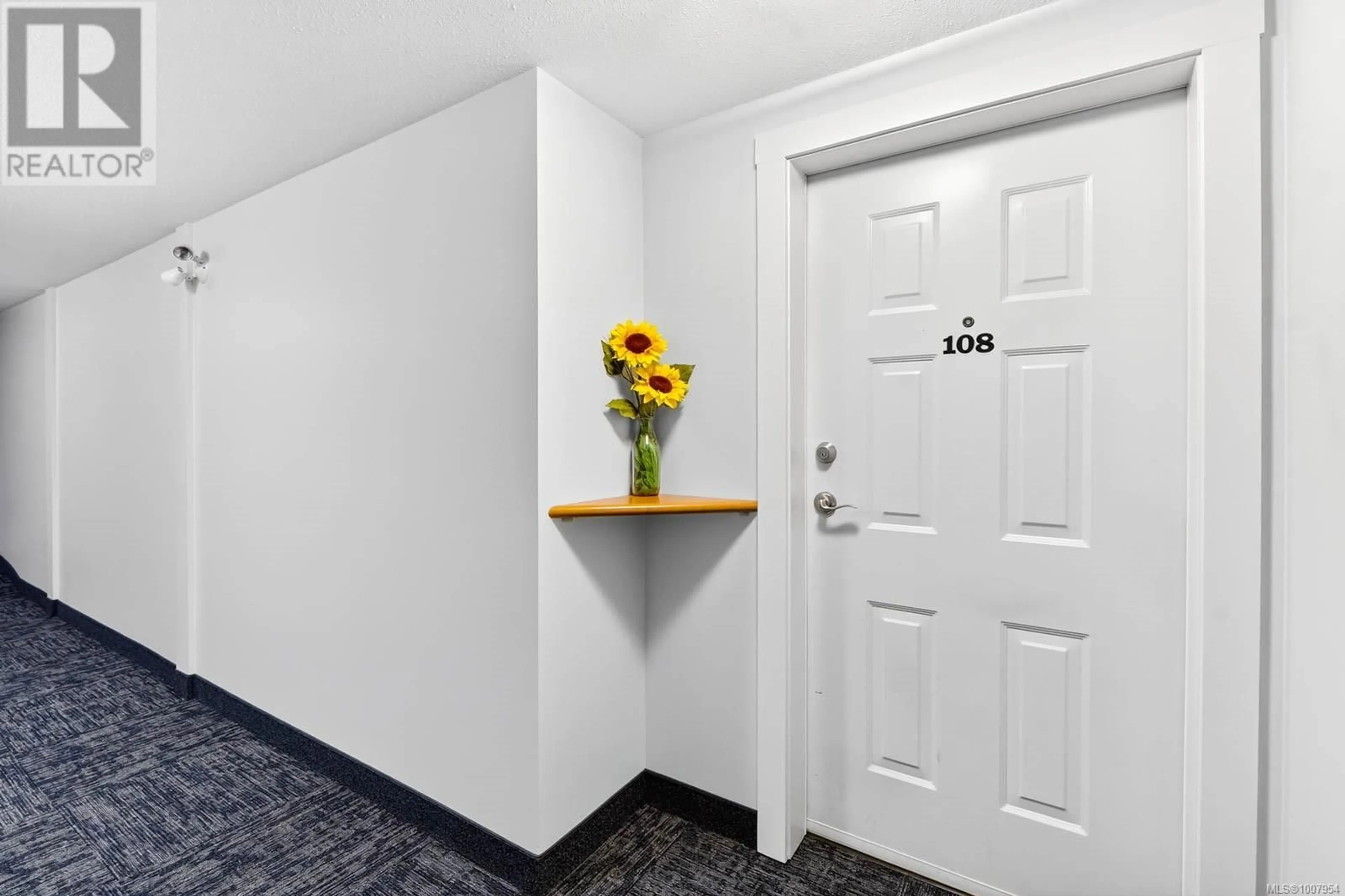 Indoor entryway for 108 - 2825 3RD AVENUE, Port Alberni British Columbia V9Y2A9