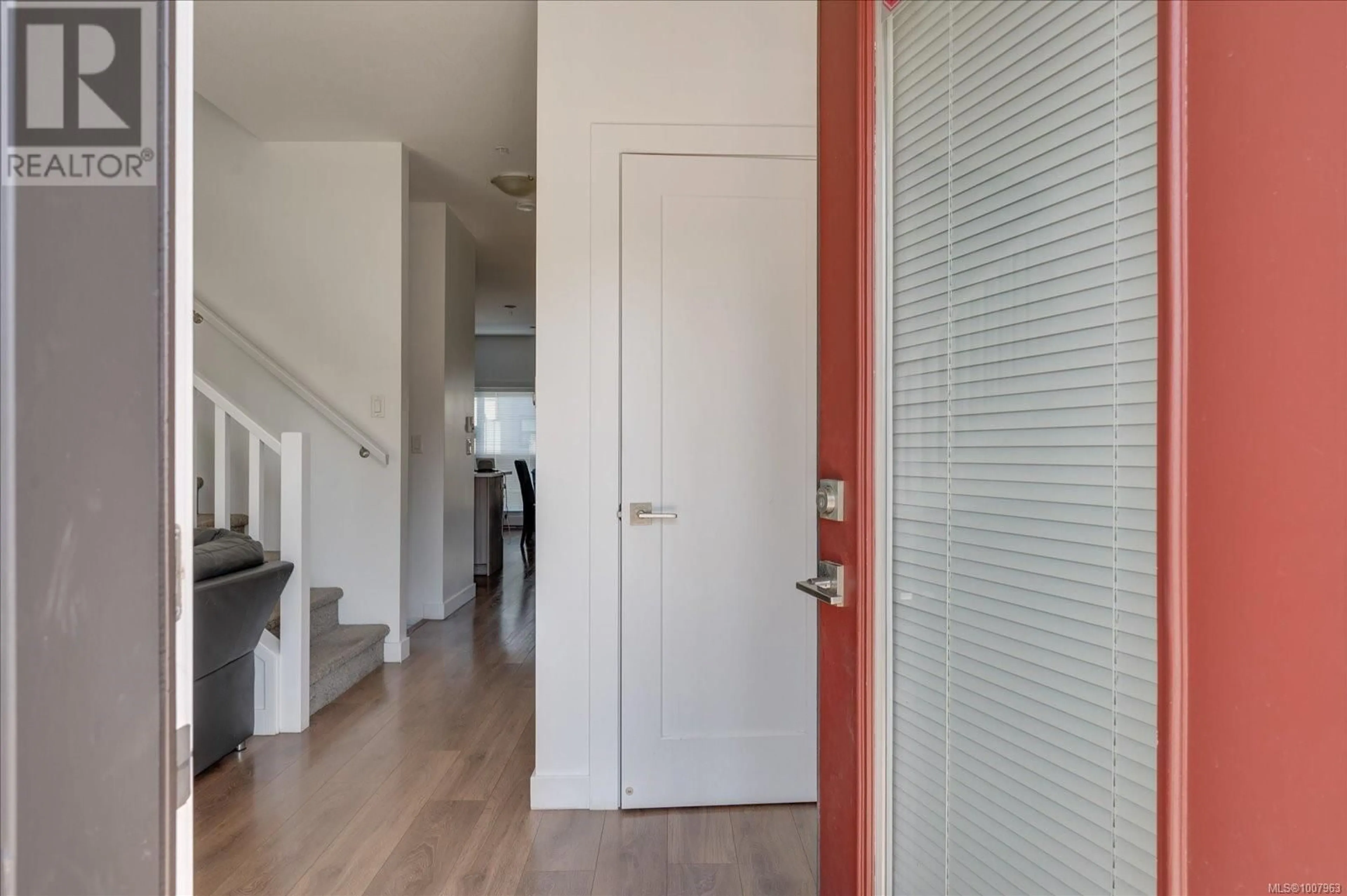Indoor entryway for 102 - 5240 DUBLIN WAY, Nanaimo British Columbia V9T0H2