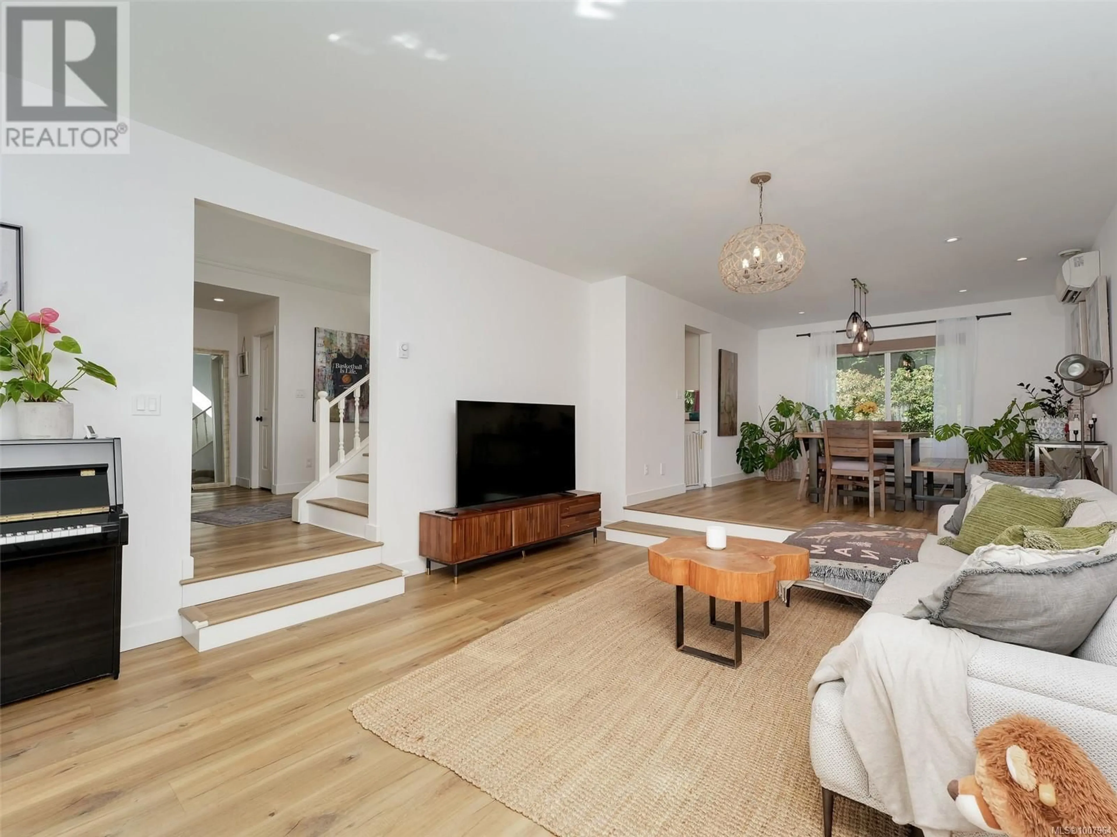 Living room with furniture, unknown for 2146 HENLYN DRIVE, Sooke British Columbia V9Z0N5