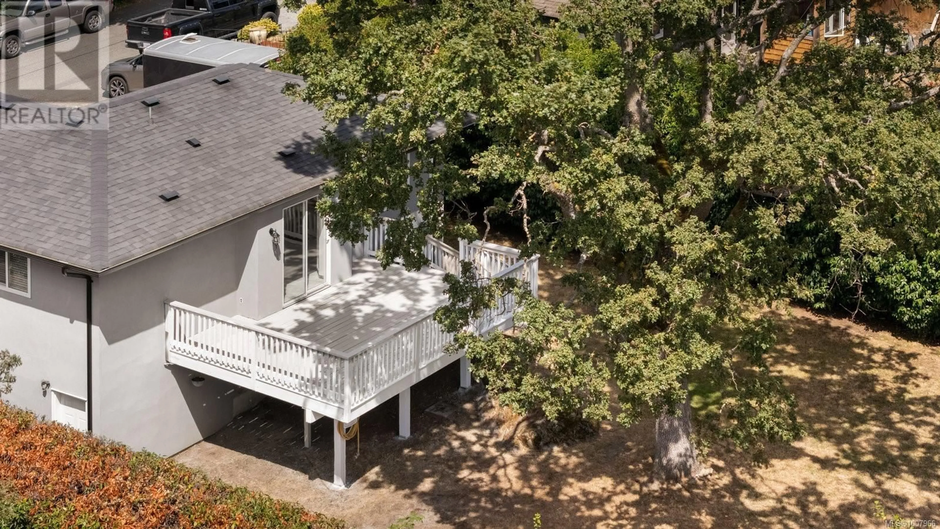 A pic from outside/outdoor area/front of a property/back of a property/a pic from drone, city buildings view from balcony for 915 LESLIE DRIVE, Saanich British Columbia V8X2Y6