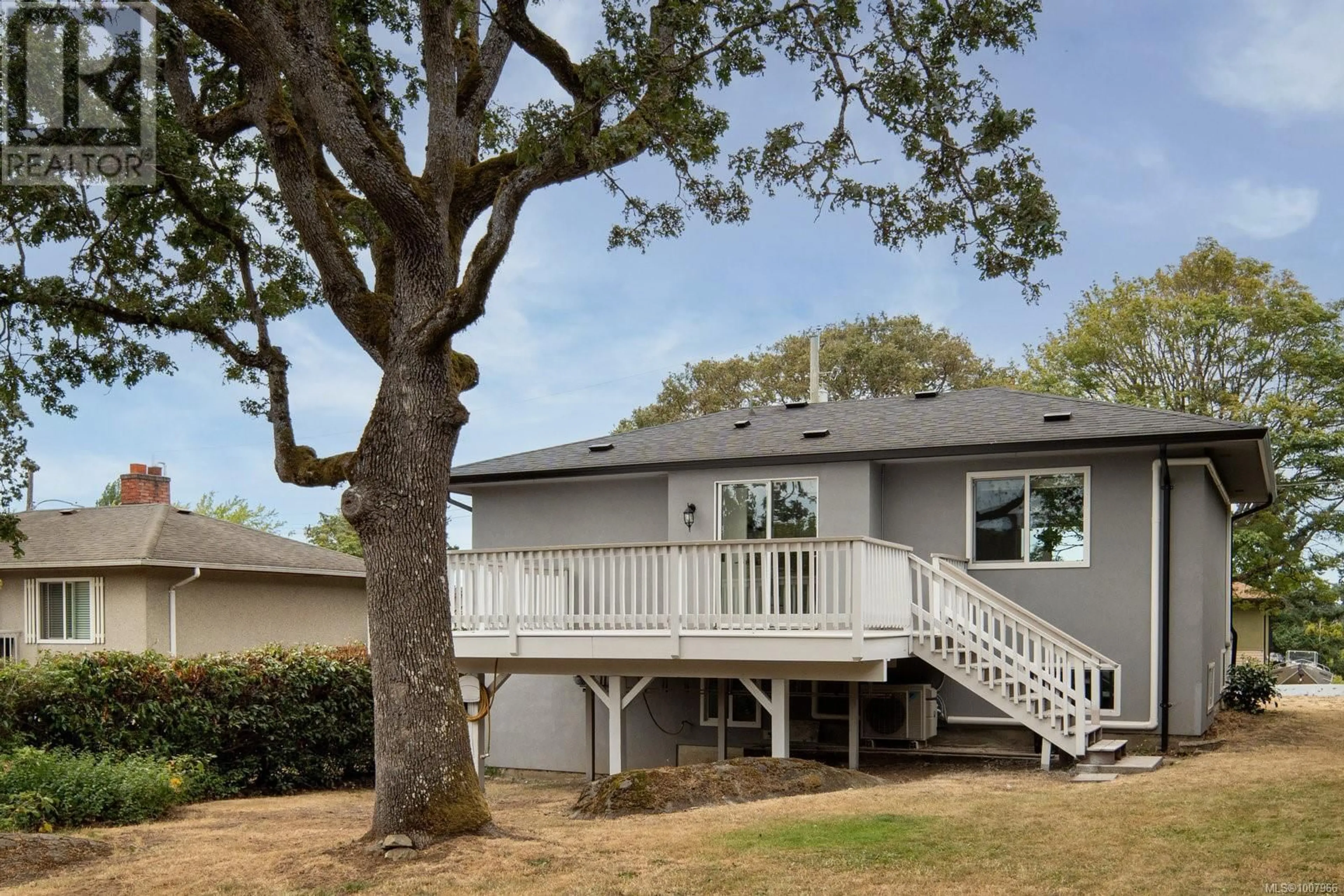Home with vinyl exterior material, unknown for 915 LESLIE DRIVE, Saanich British Columbia V8X2Y6
