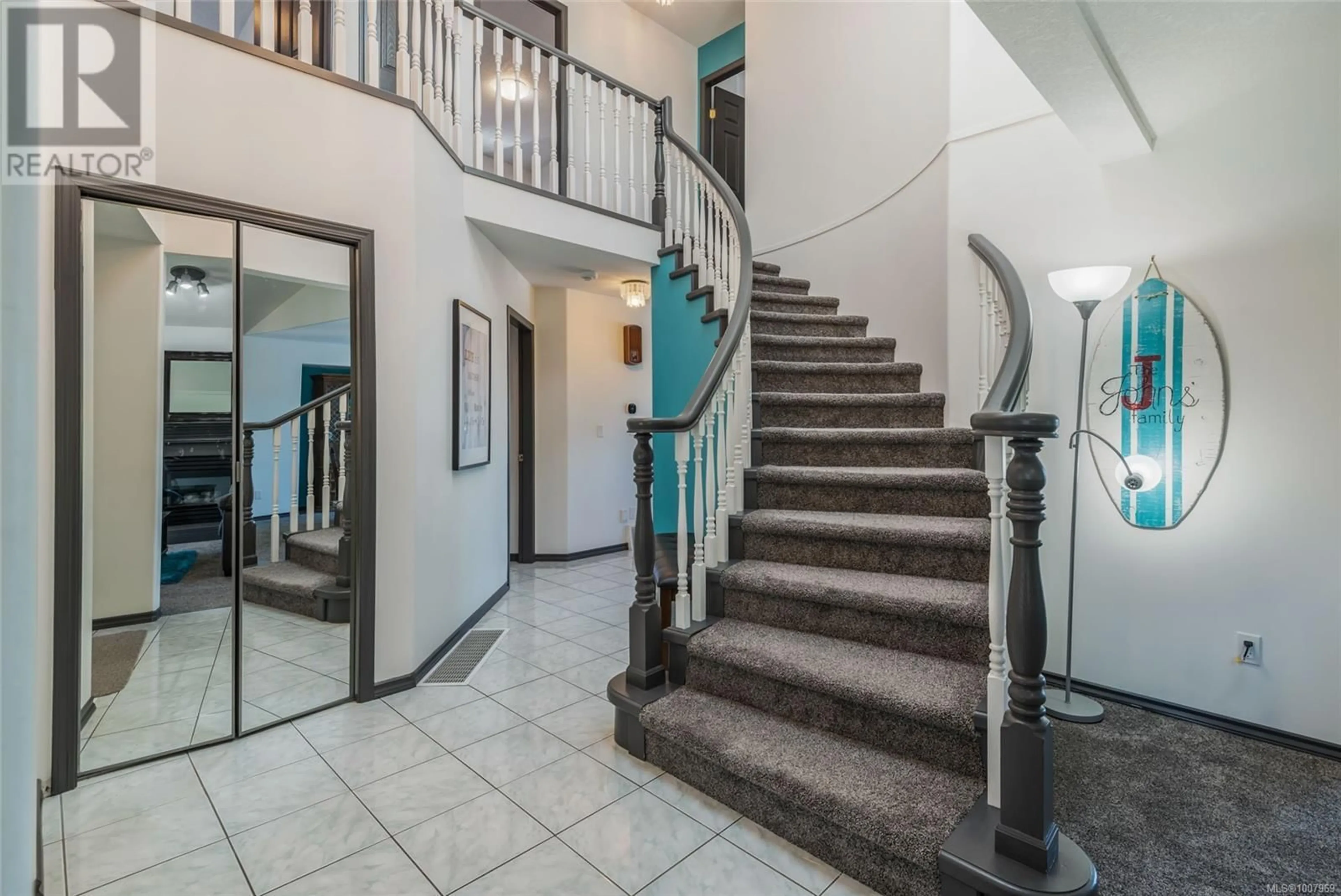 Indoor foyer for 3150 MCNAUGHTON AVENUE, Port Alberni British Columbia V9Y7Z8