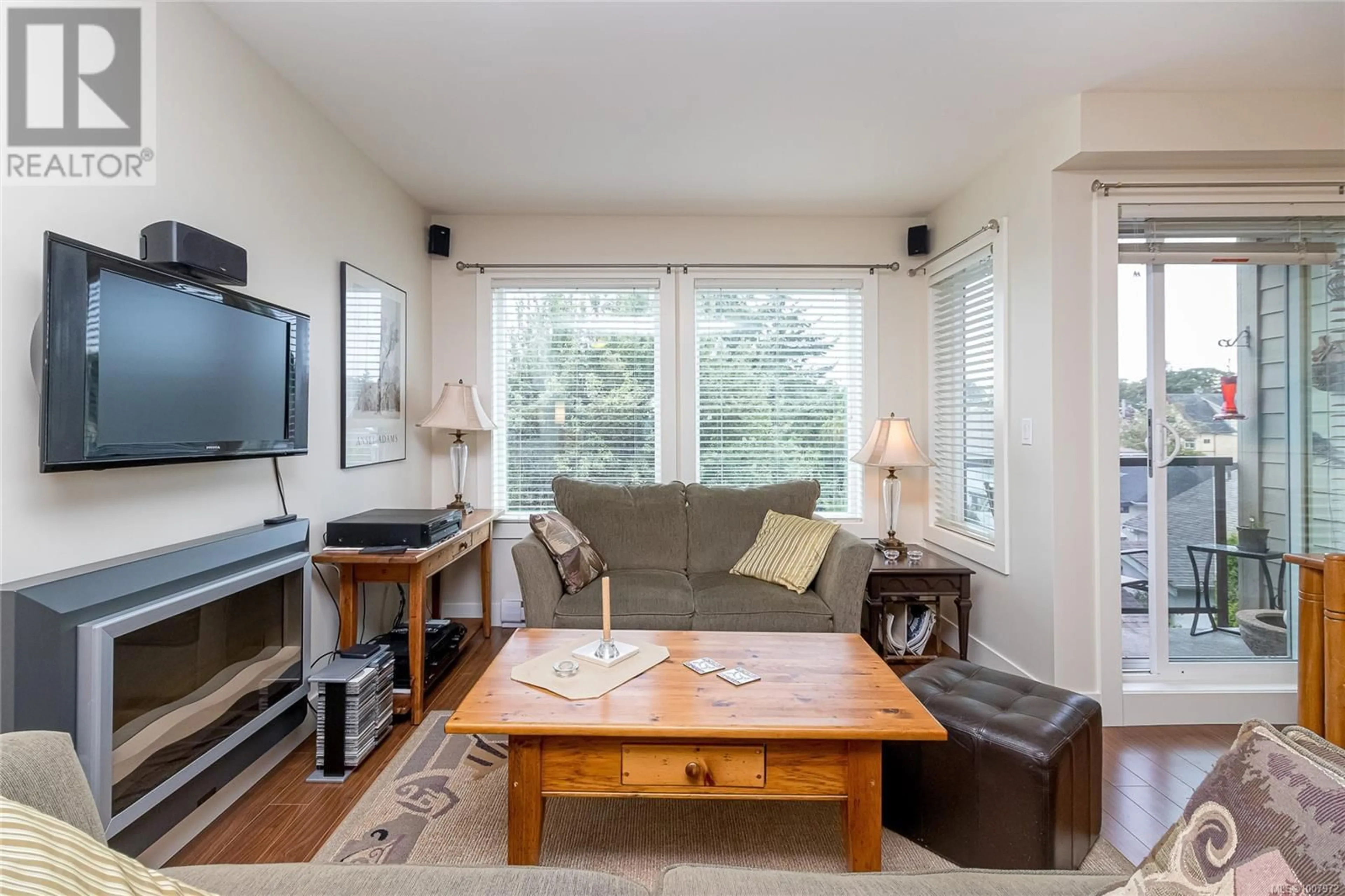 Living room with furniture, wood/laminate floor for 303 - 1615 BAY STREET, Victoria British Columbia V8R2B7
