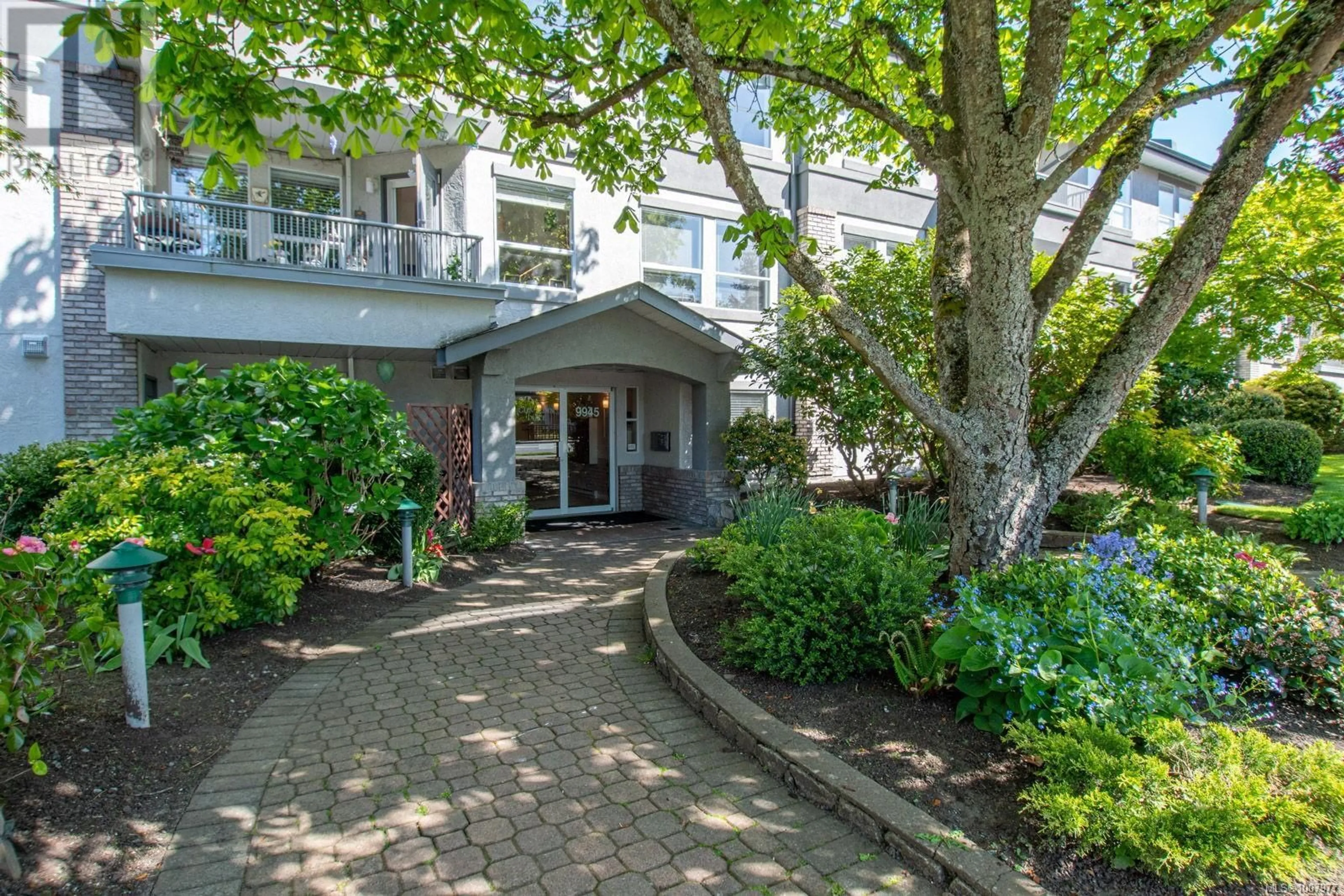 Patio, street for 206 - 9945 FIFTH STREET, Sidney British Columbia V8L2V6