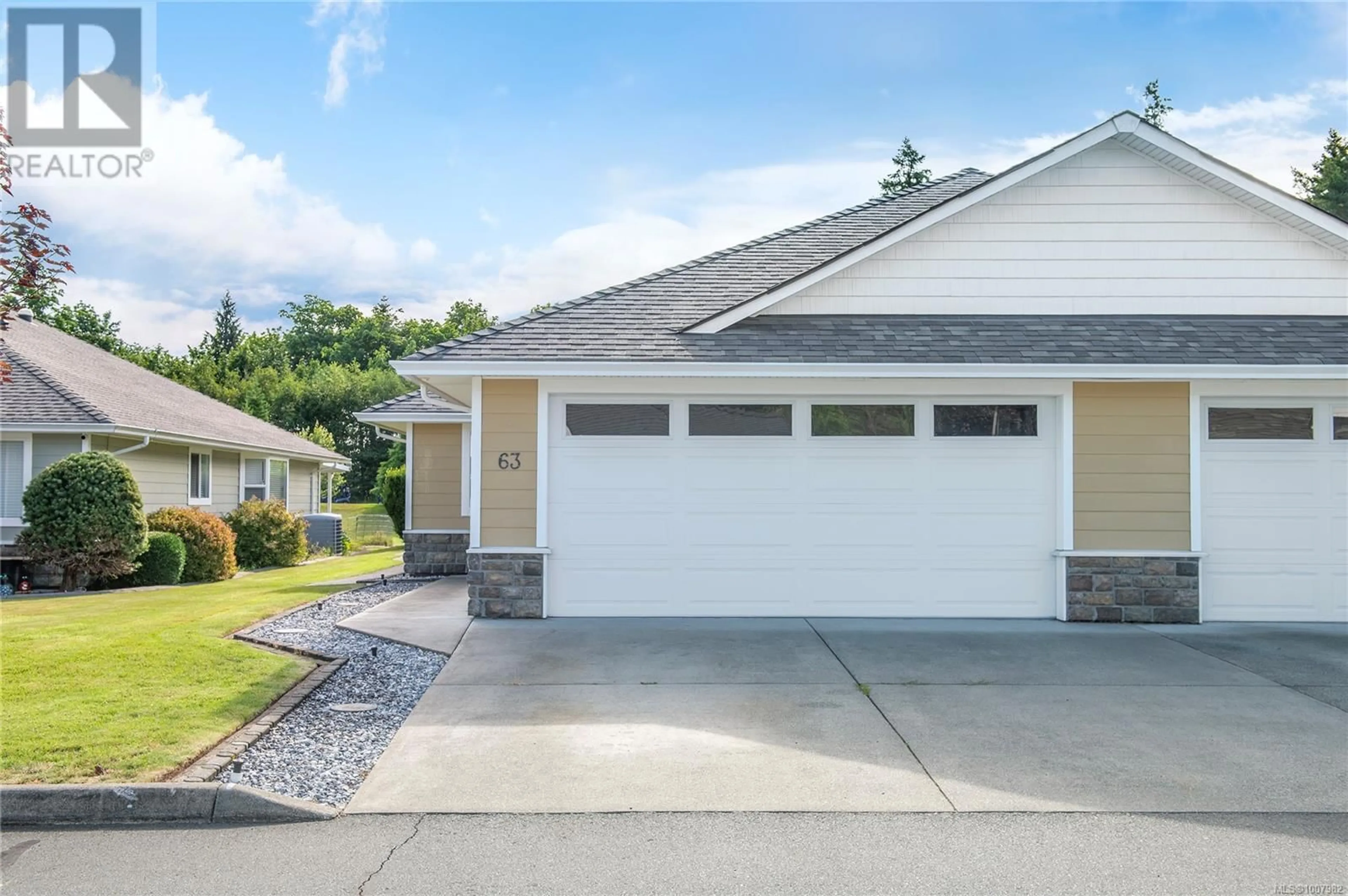 Home with vinyl exterior material, street for 63 - 2006 SIERRA DRIVE, Campbell River British Columbia V9H1V6