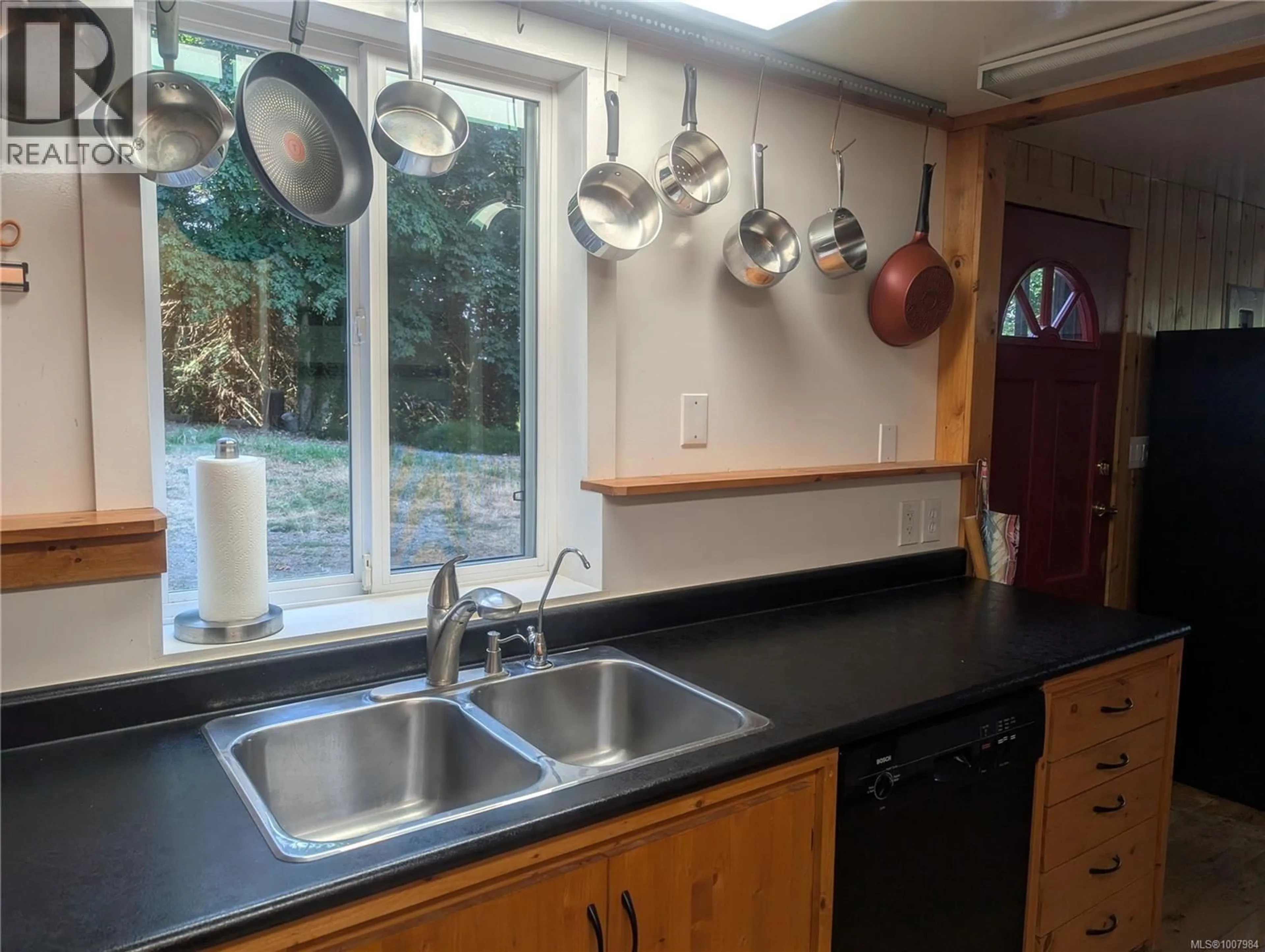 Standard kitchen, unknown for 172 REID ROAD, Salt Spring British Columbia V8K2W1