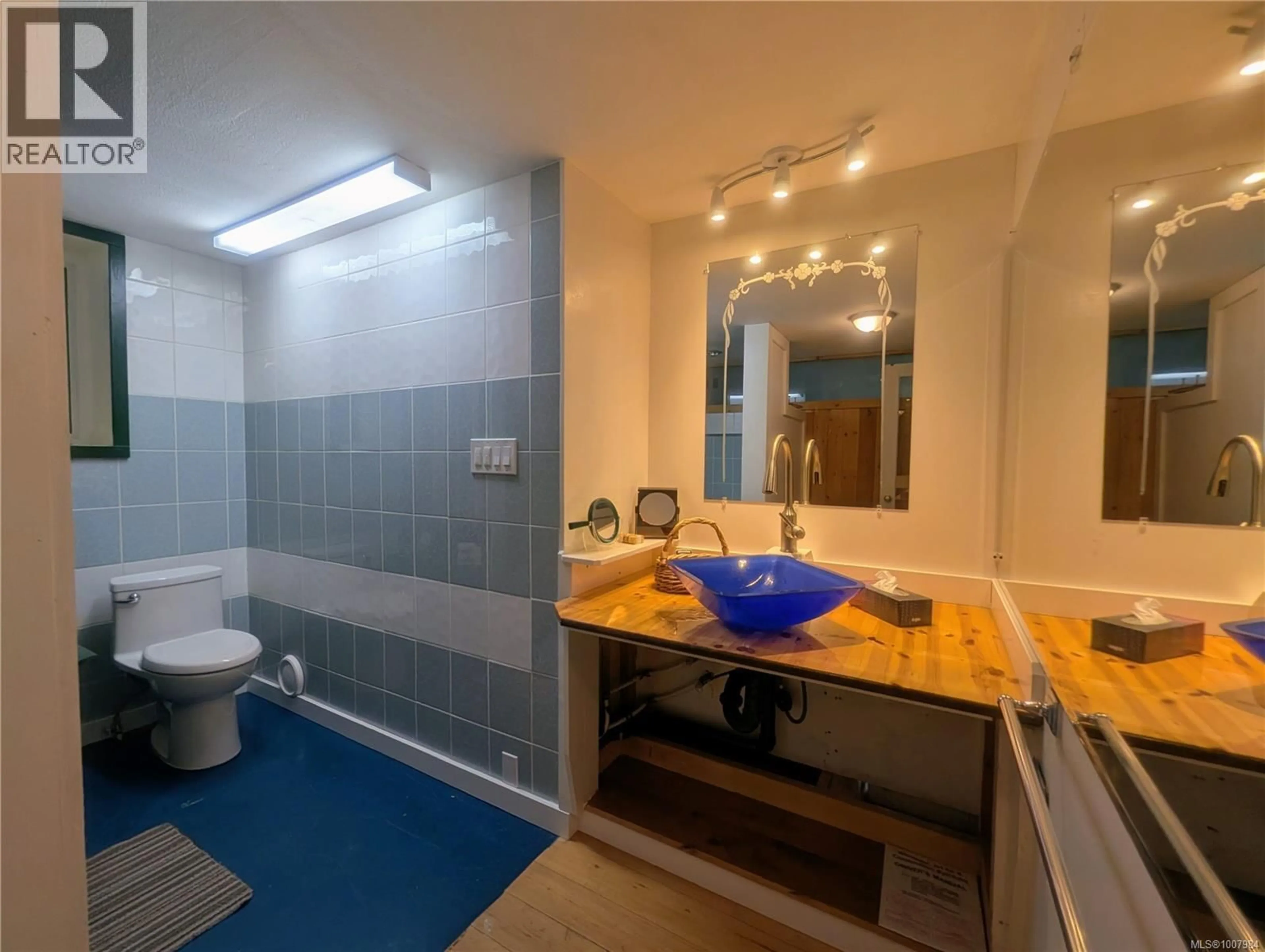 Standard bathroom, ceramic/tile floor for 172 REID ROAD, Salt Spring British Columbia V8K2W1