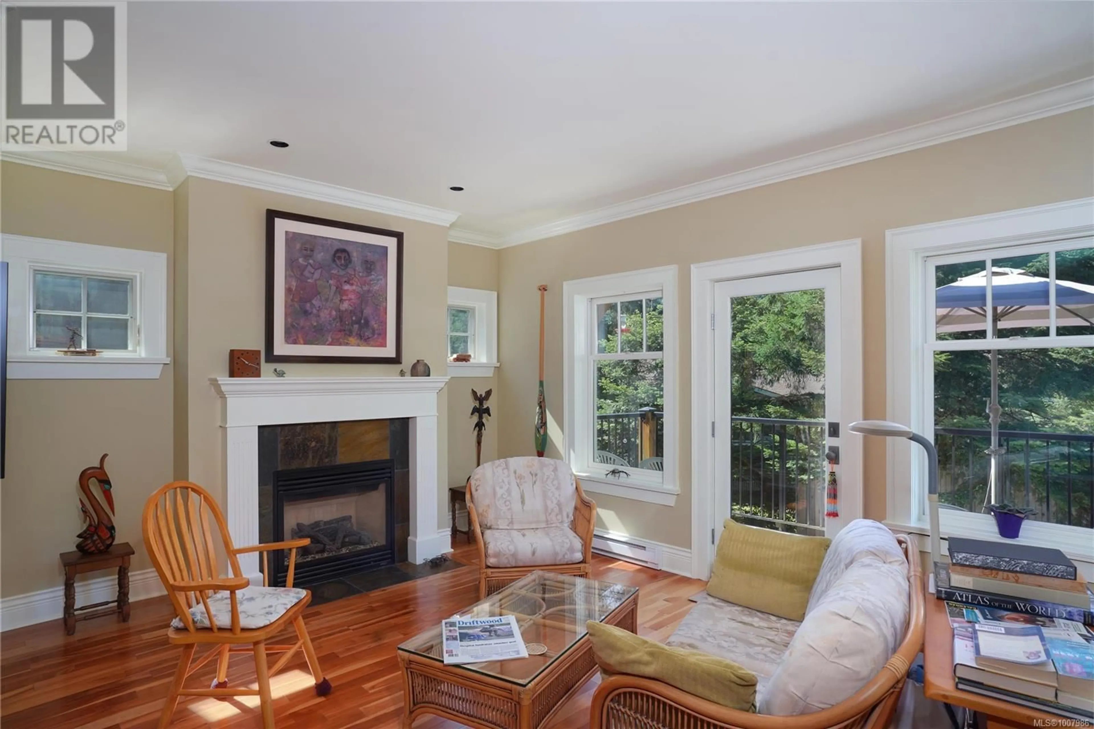 Living room with furniture, wood/laminate floor for 32 - 107 ATKINS ROAD, Salt Spring British Columbia V8K2X6