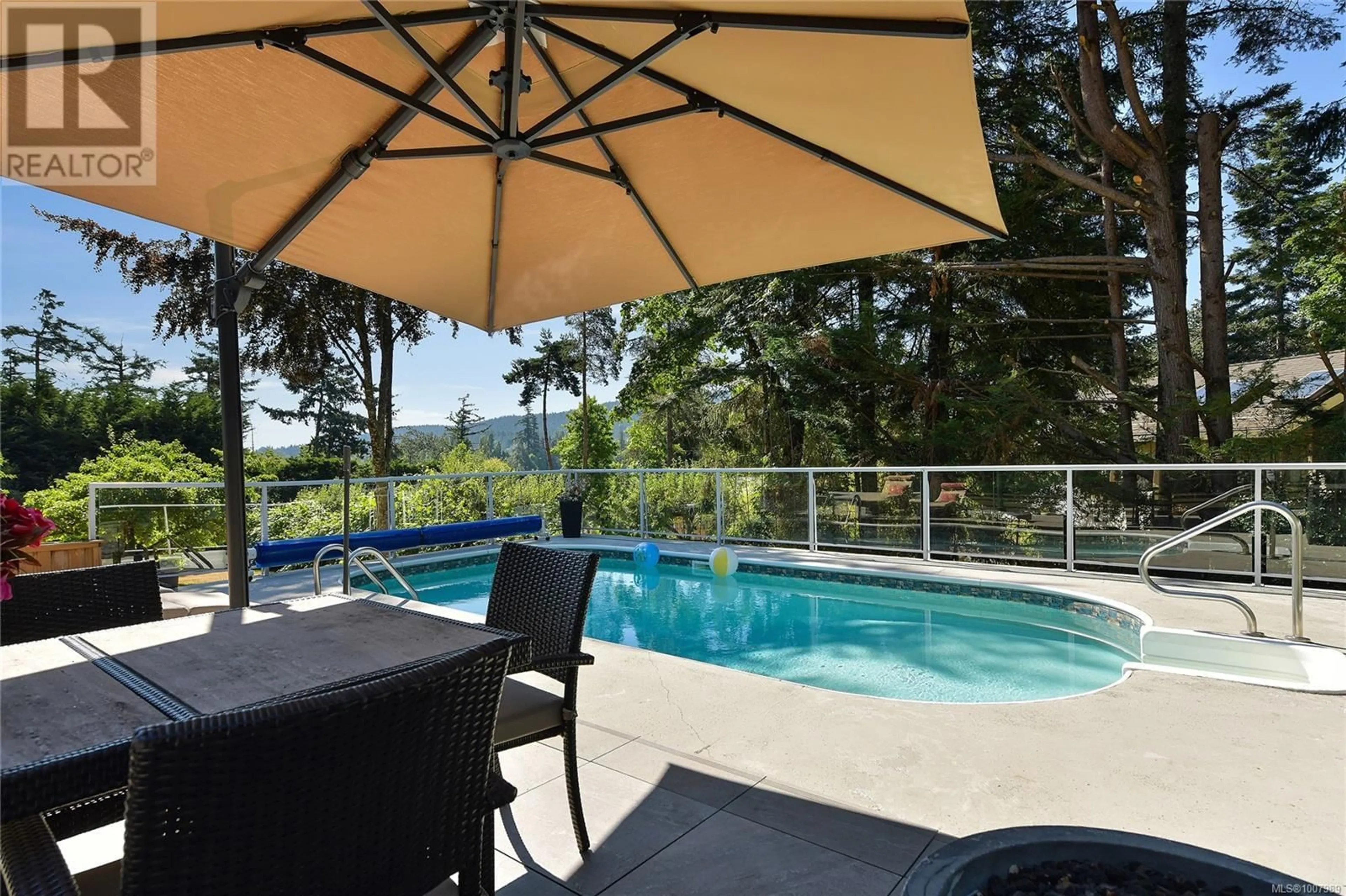 Pool for 821 DALKEITH AVENUE, North Saanich British Columbia V8L5G7