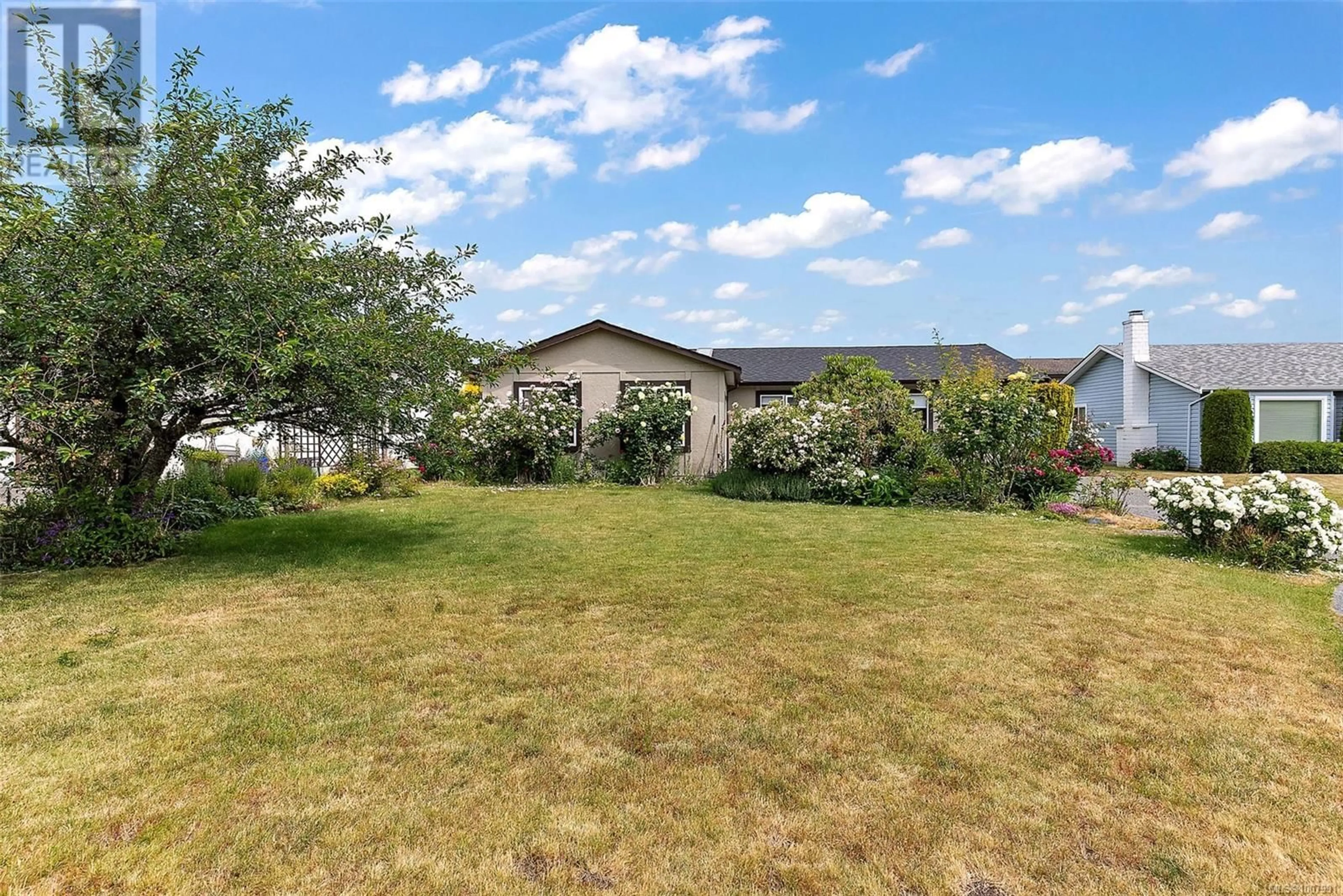 A pic from outside/outdoor area/front of a property/back of a property/a pic from drone, unknown for 2040 WINMEADOW PLACE, Sidney British Columbia V8L4S3