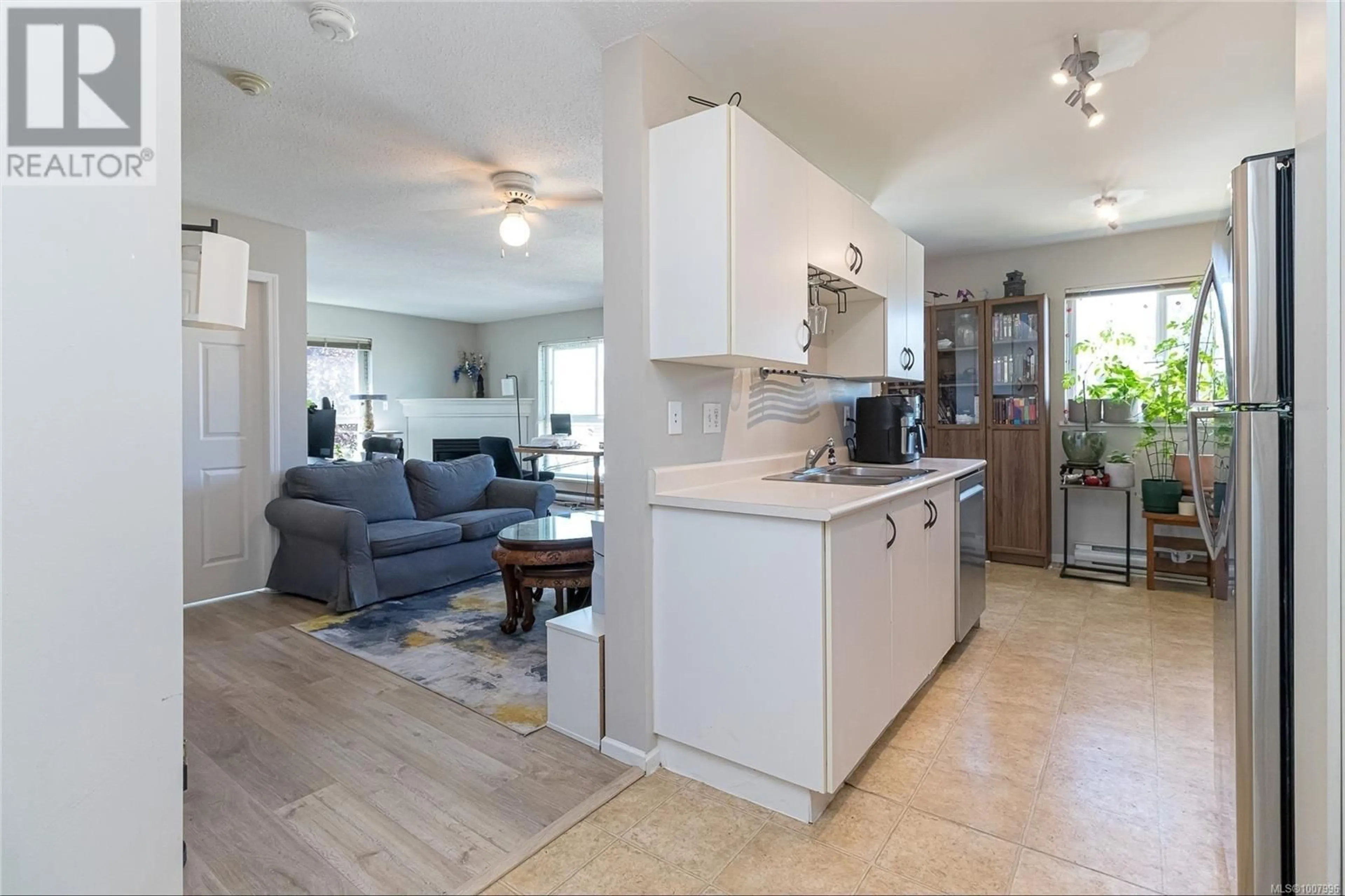 Open concept kitchen, ceramic/tile floor for 403 - 1028 BALMORAL ROAD, Victoria British Columbia V8T1A8