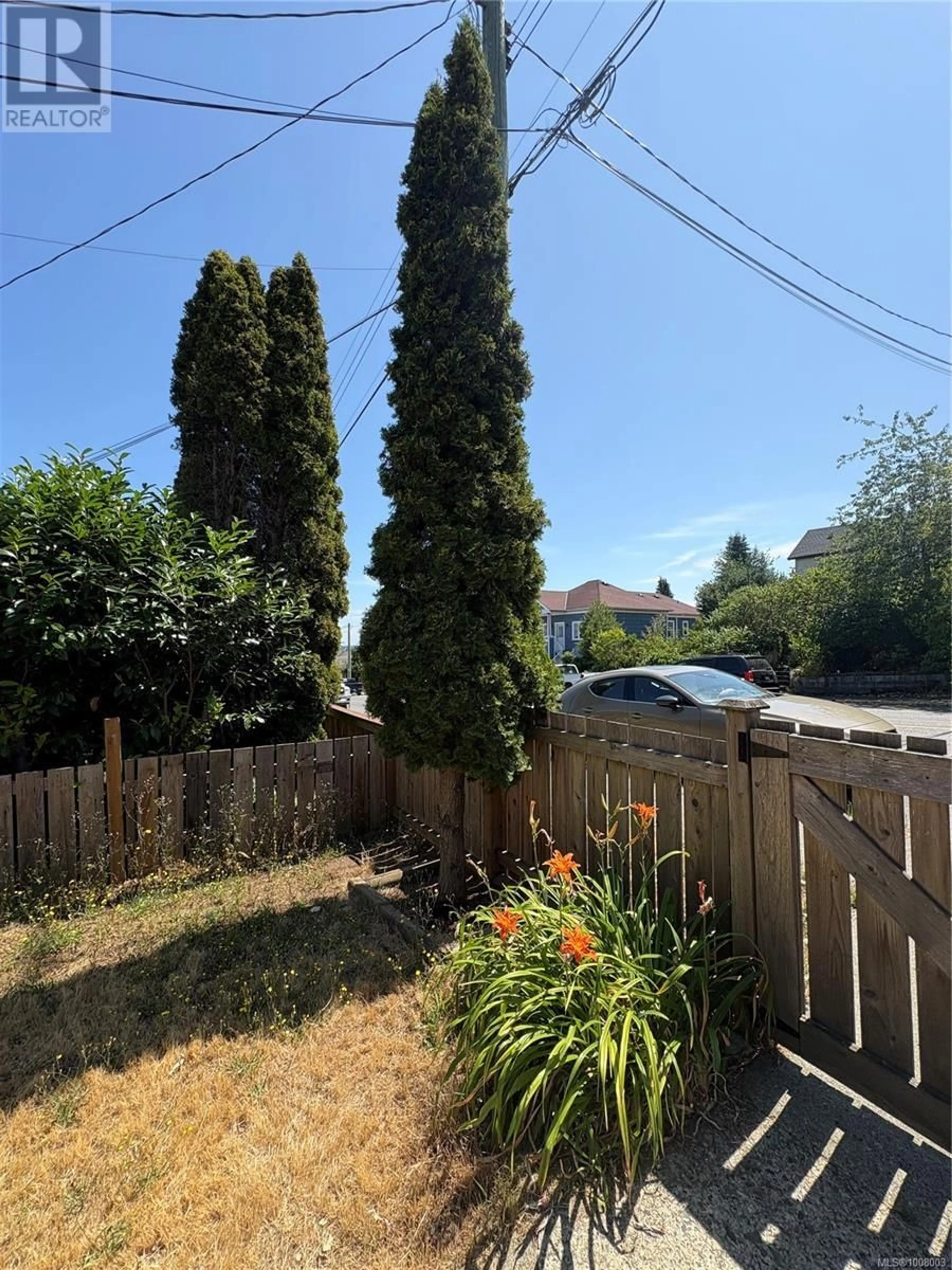 A pic from outside/outdoor area/front of a property/back of a property/a pic from drone, street for 632 MILTON STREET, Nanaimo British Columbia V9R2L5