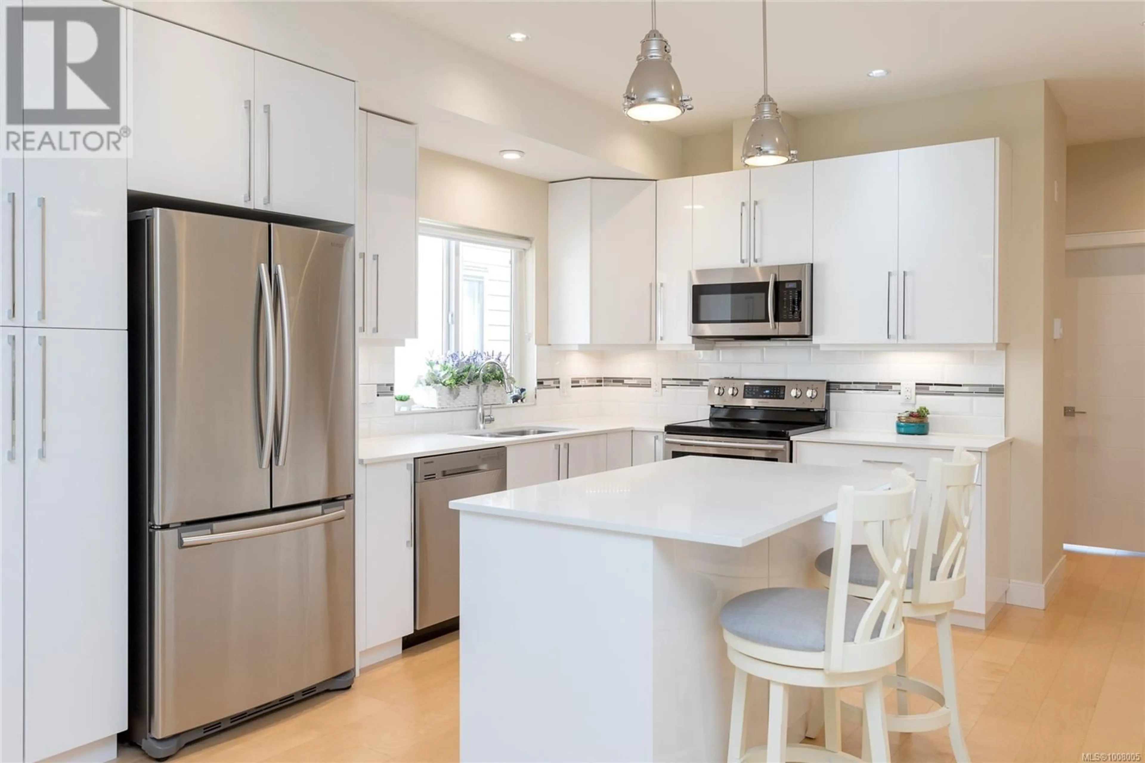 Contemporary kitchen, unknown for 127 - 300 PHELPS AVENUE, Langford British Columbia V9B5R9