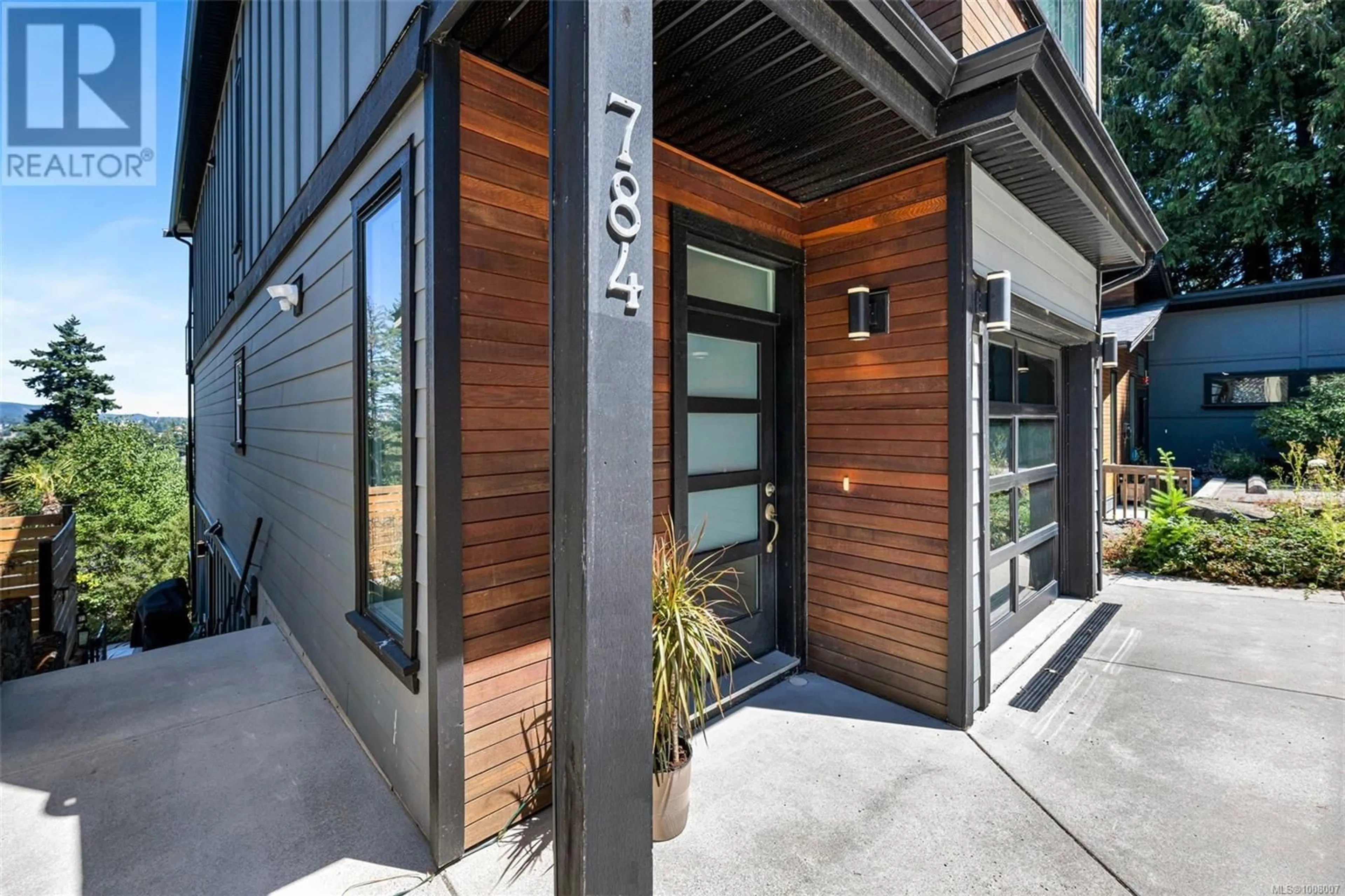 Indoor entryway for 784 BRAVEHEART LANE, Colwood British Columbia V9C3R5
