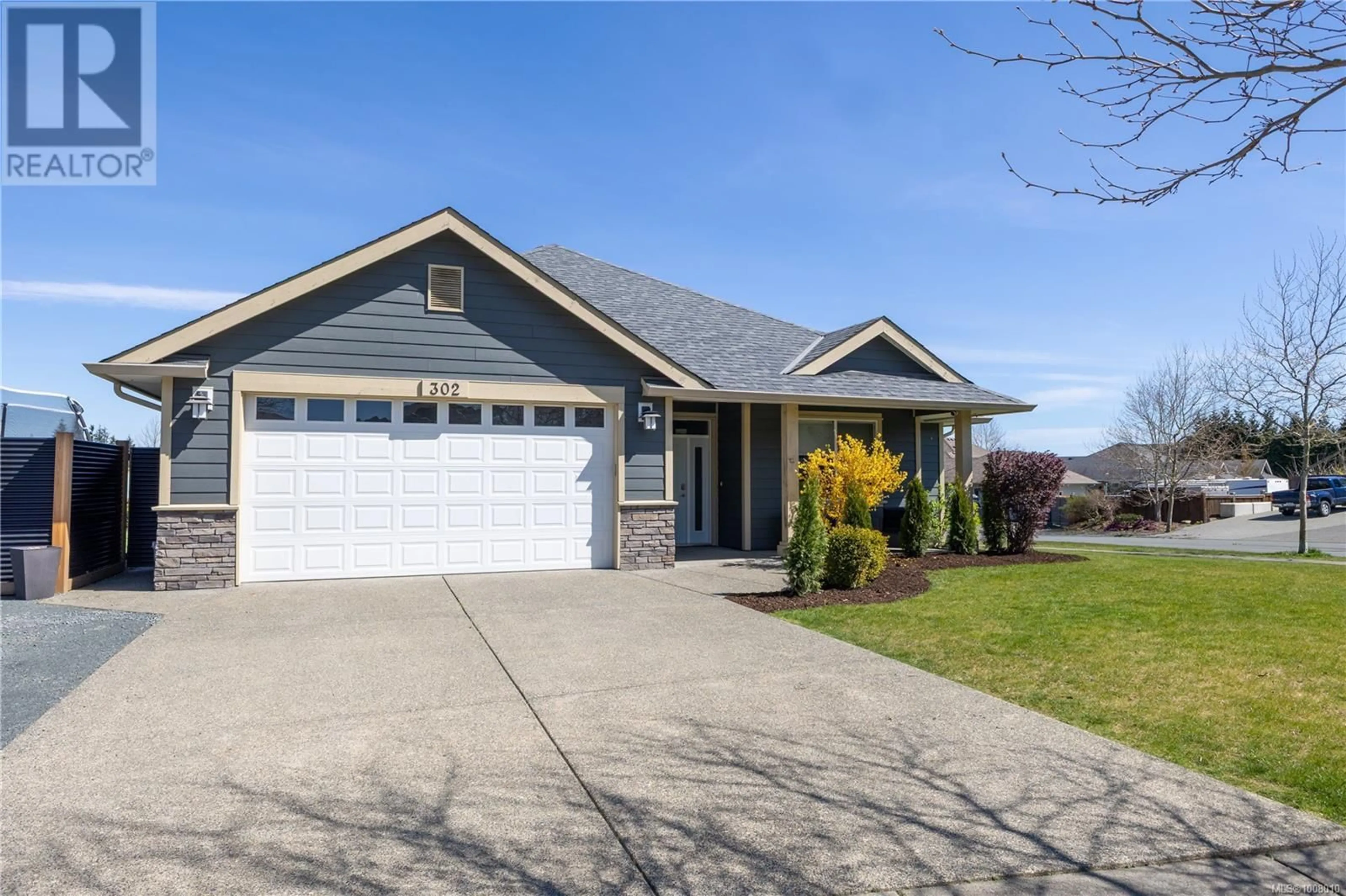 Home with vinyl exterior material, street for 302 MARYLAND ROAD, Campbell River British Columbia V9W0A5