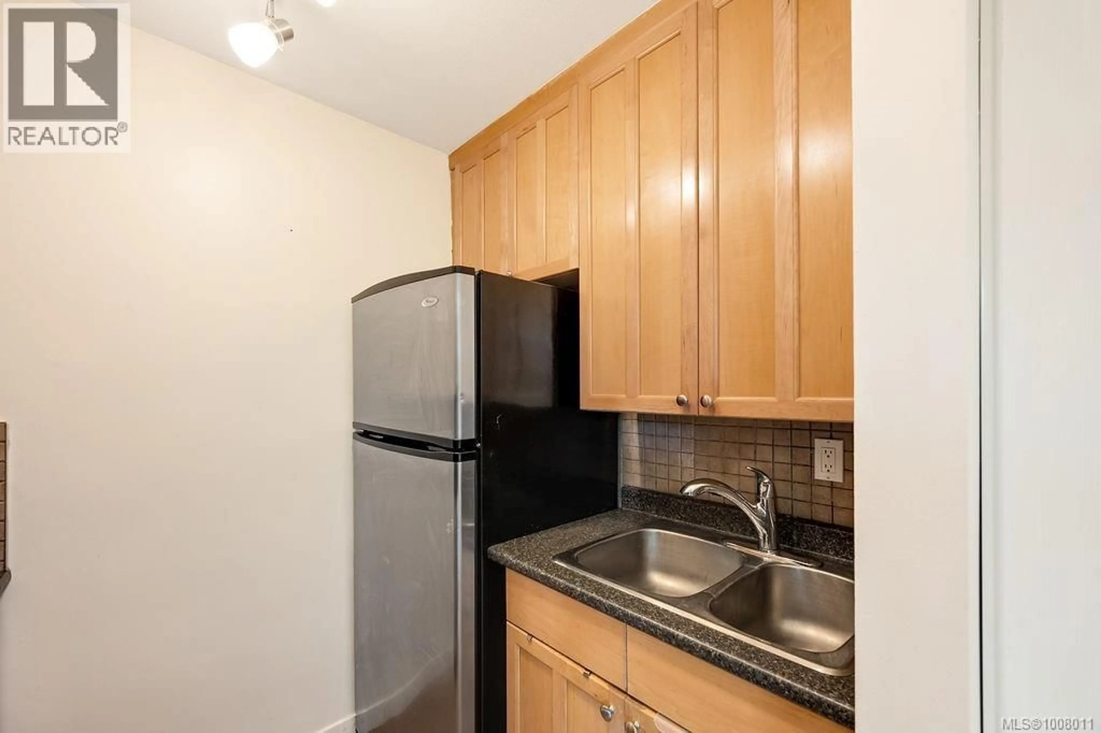 Standard kitchen, unknown for 307 - 647 MICHIGAN STREET, Victoria British Columbia V8V1S9