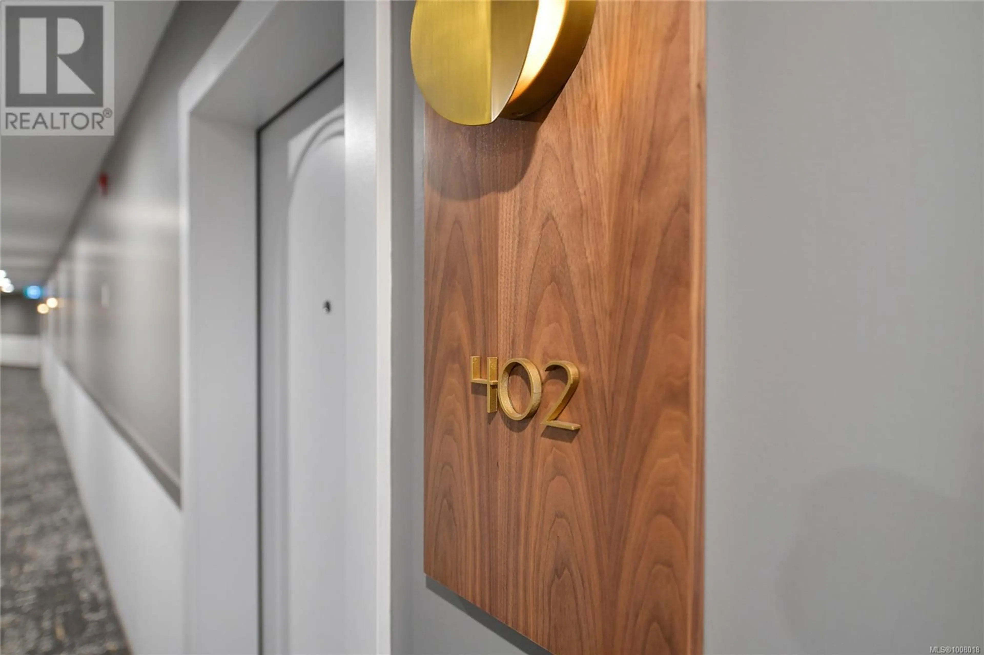 Indoor foyer for 302 - 1110 SAMAR CRESCENT, Langford British Columbia V9B7B2