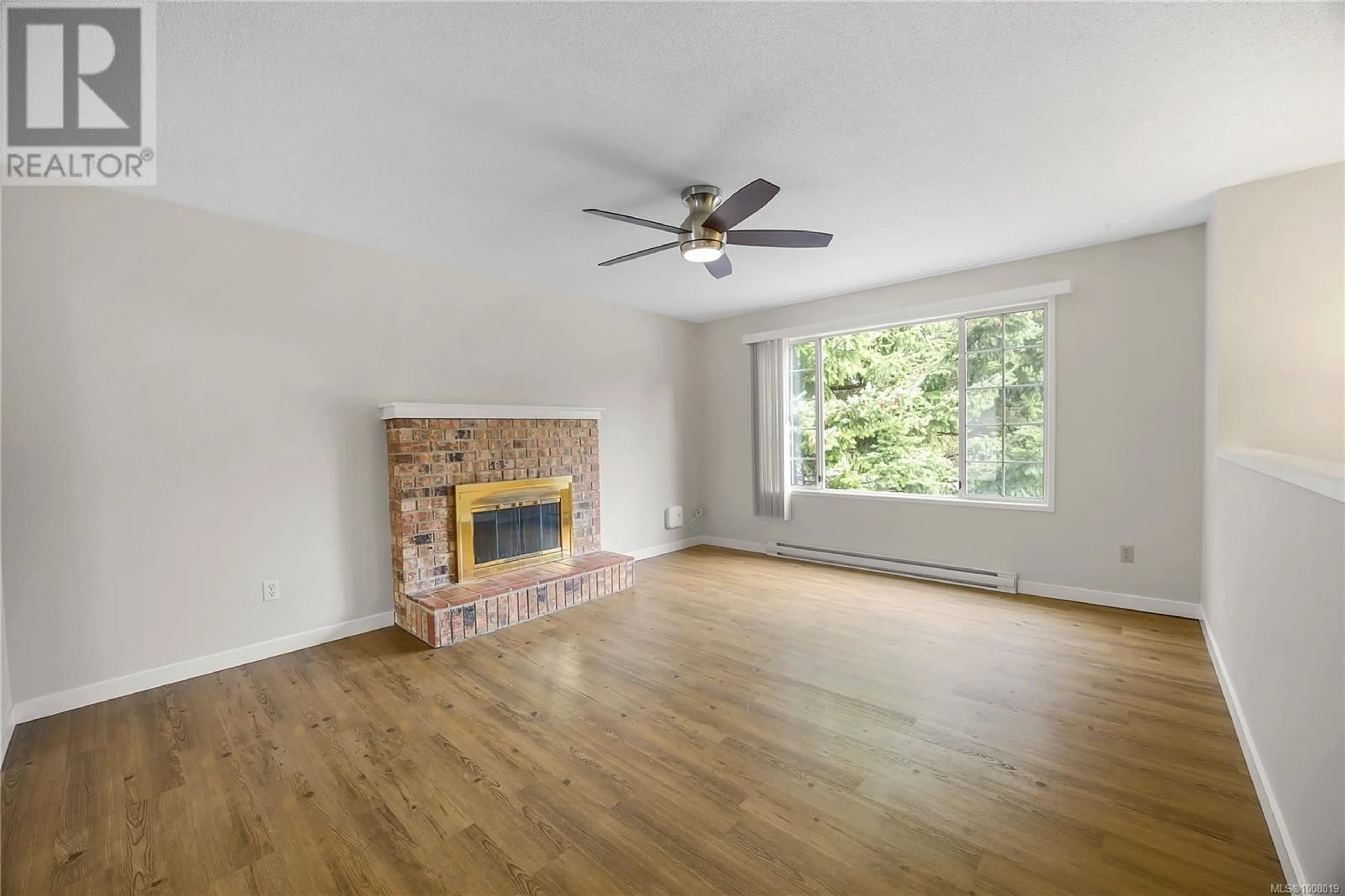 Living room with furniture, wood/laminate floor for 4229 ROSS ROAD, Nanaimo British Columbia V9T5K6