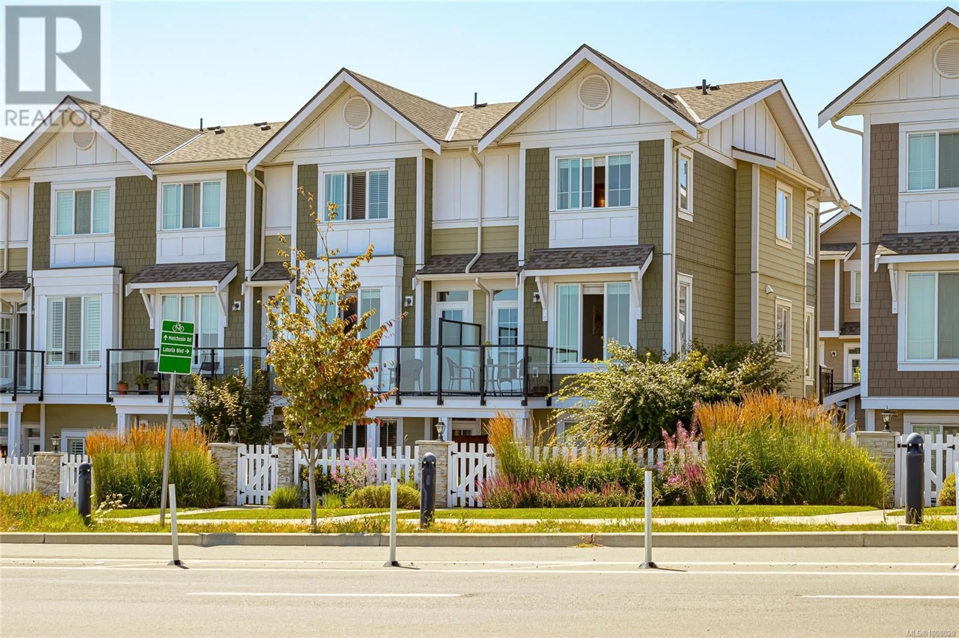 Home with vinyl exterior material, street for 141 - 3501 DUNLIN STREET, Colwood British Columbia V9C0P7