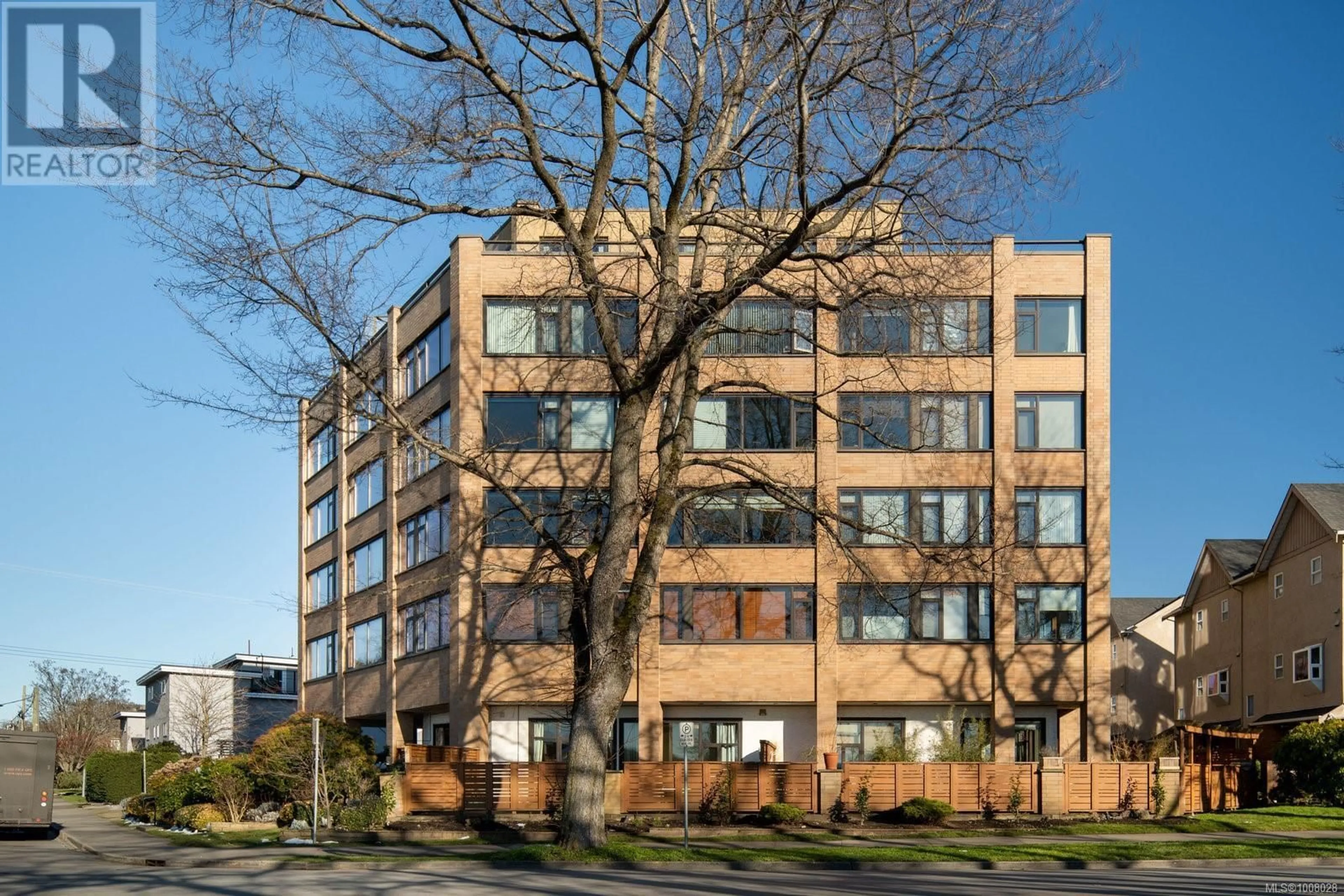 Home with brick exterior material, building for 404 - 104 DALLAS ROAD, Victoria British Columbia V8V1A3