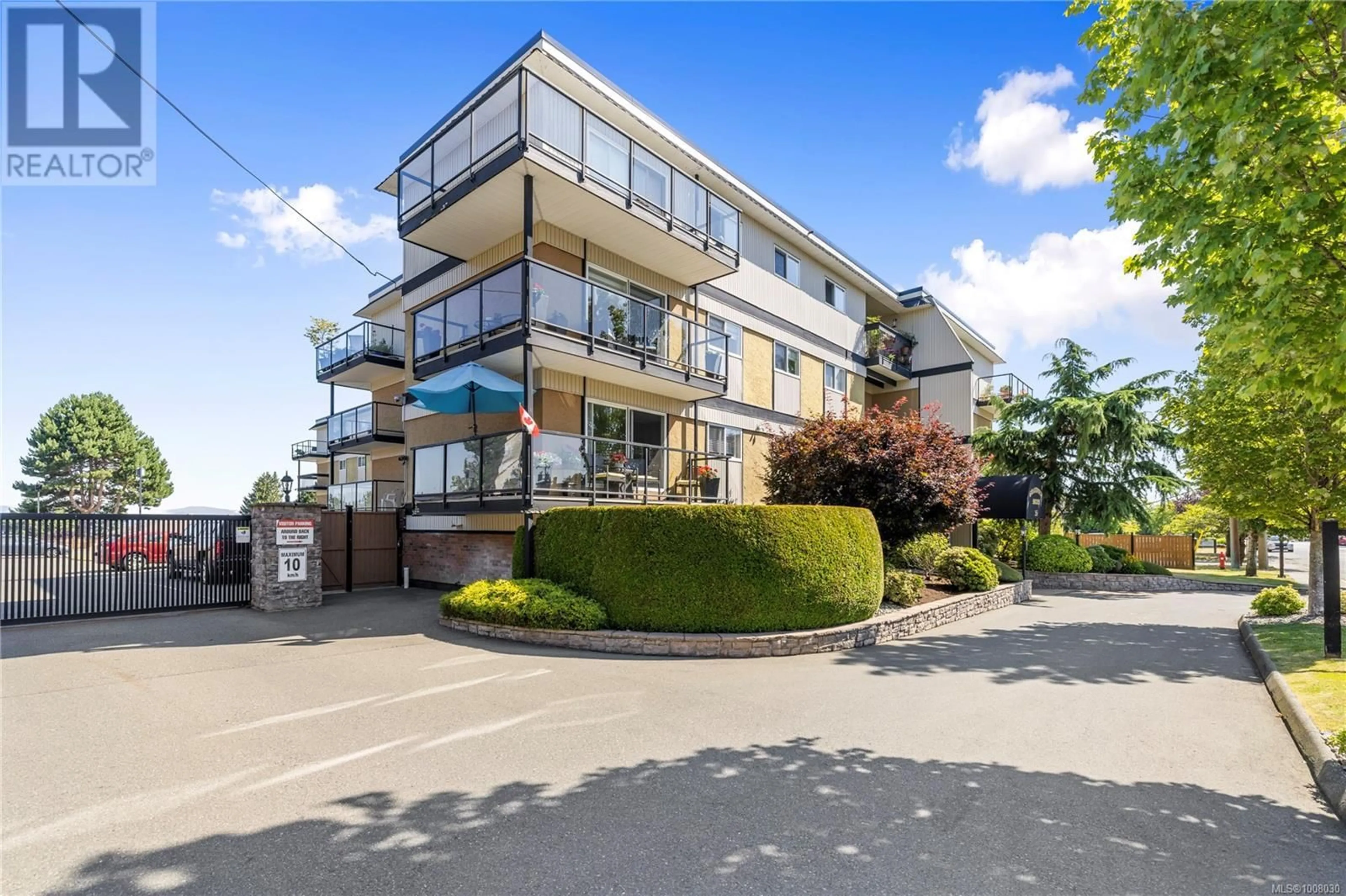 A pic from outside/outdoor area/front of a property/back of a property/a pic from drone, building for 209 - 255 HIRST AVENUE, Parksville British Columbia V9P1P5